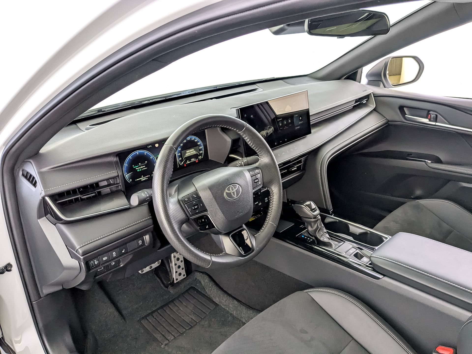 TOYOTA Camry 2.00 (173 л.с), автомат, 2024, пробег 12 589 км