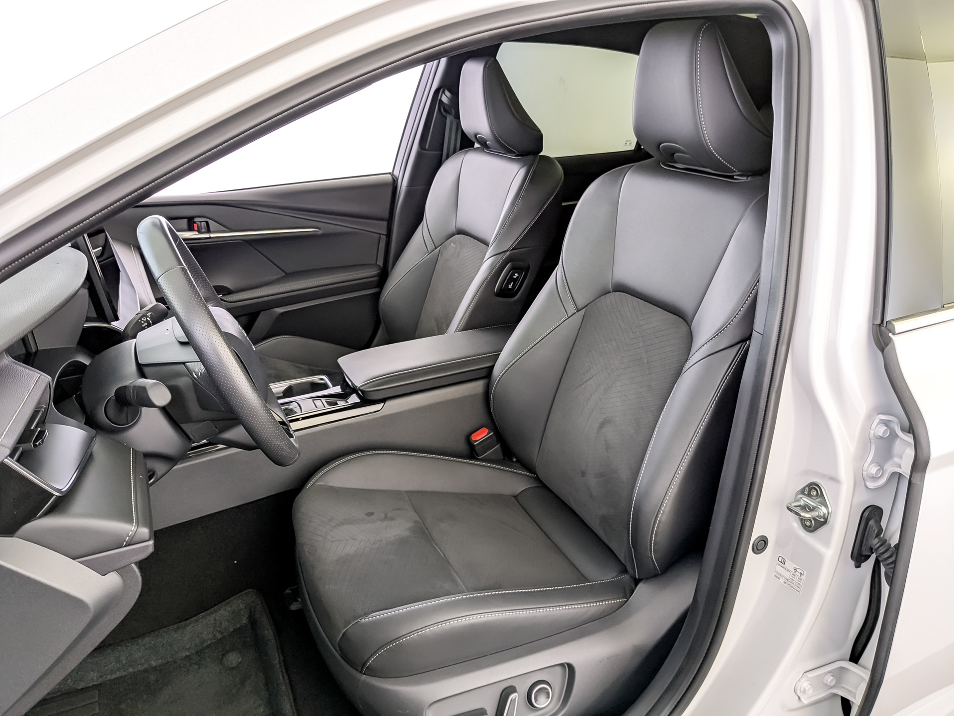TOYOTA Camry 2.00 (173 л.с), автомат, 2024, пробег 12 589 км