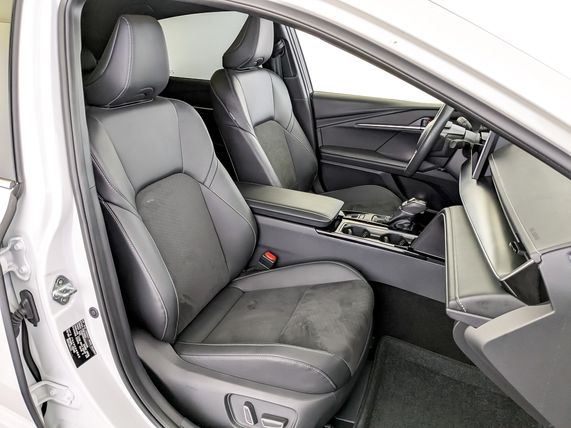 TOYOTA Camry 2.00 (173 л.с), автомат, 2024, пробег 12 589 км