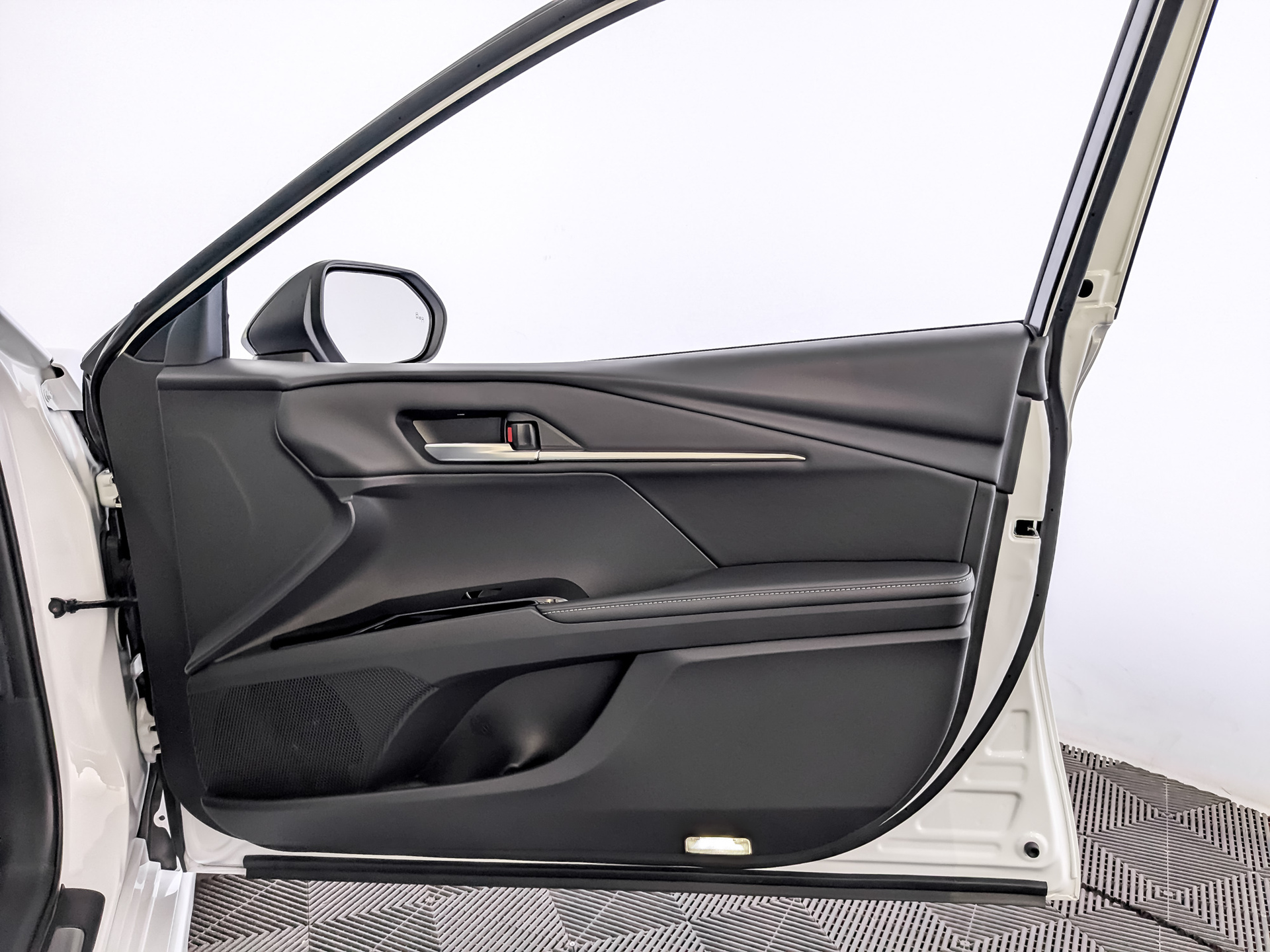 TOYOTA Camry 2.00 (173 л.с), автомат, 2024, пробег 12 589 км