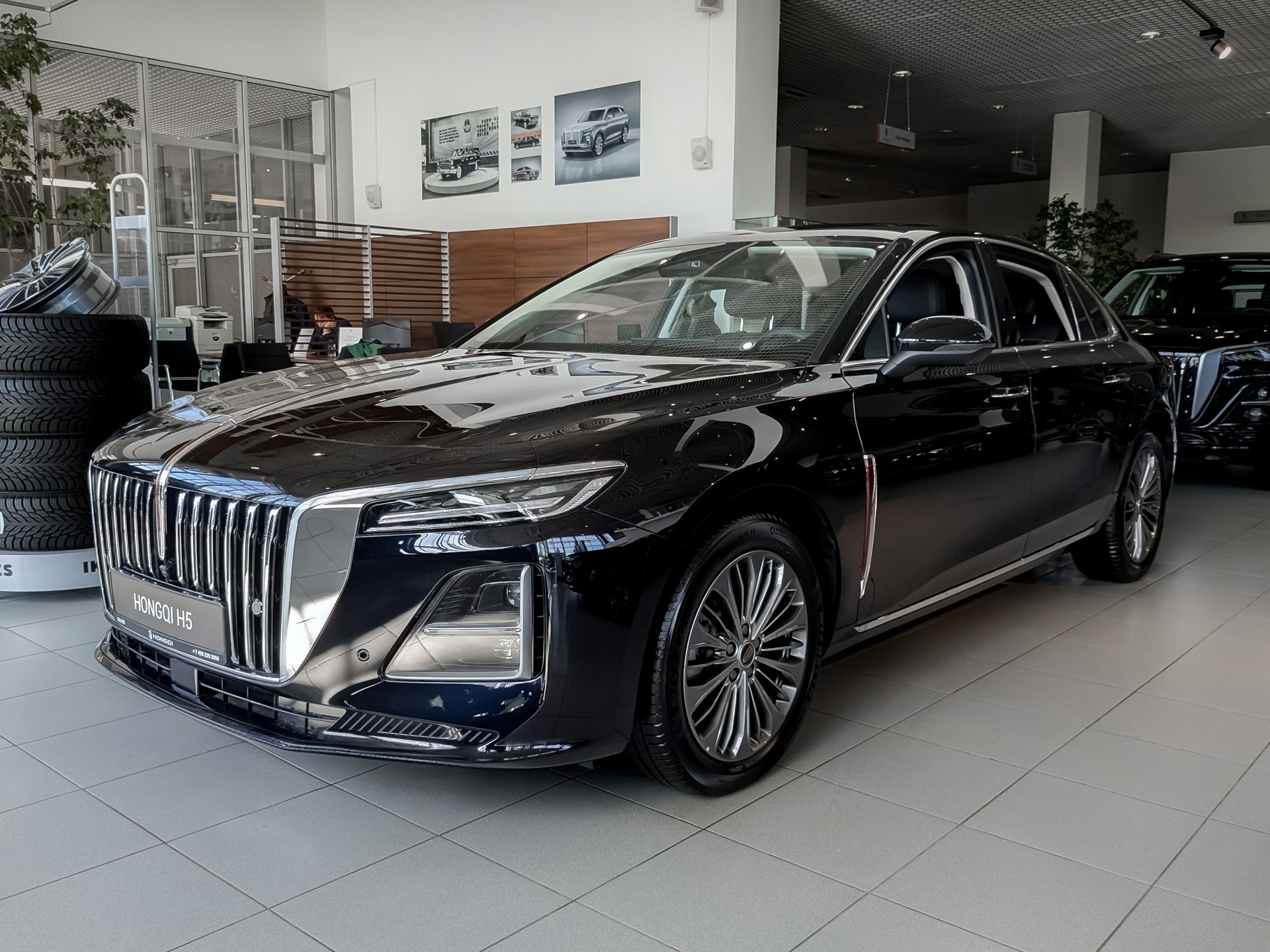 Фото Hongqi H5 Делюкс 2.0T/224 8AT 4D