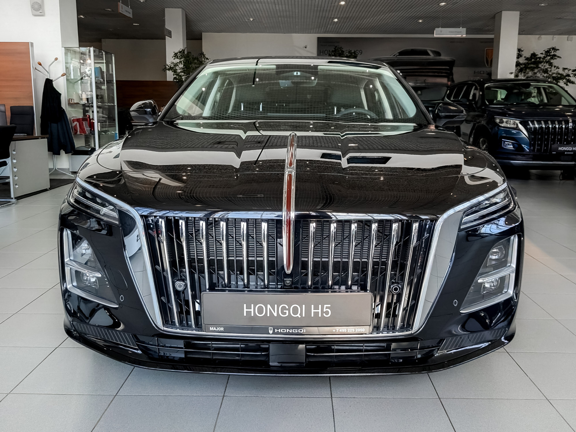 Фото Hongqi H5 Делюкс 2.0T/224 8AT 4D