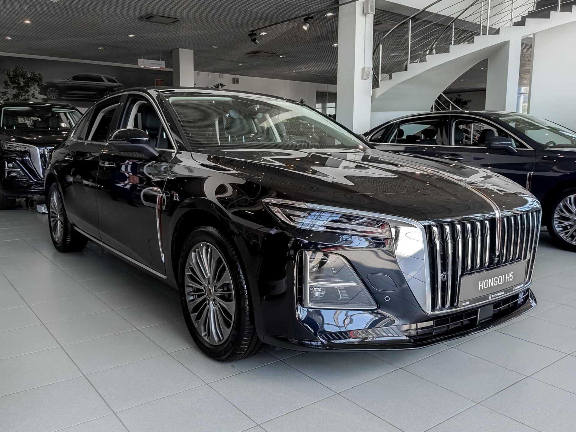 Фото Hongqi H5 Делюкс 2.0T/224 8AT 4D
