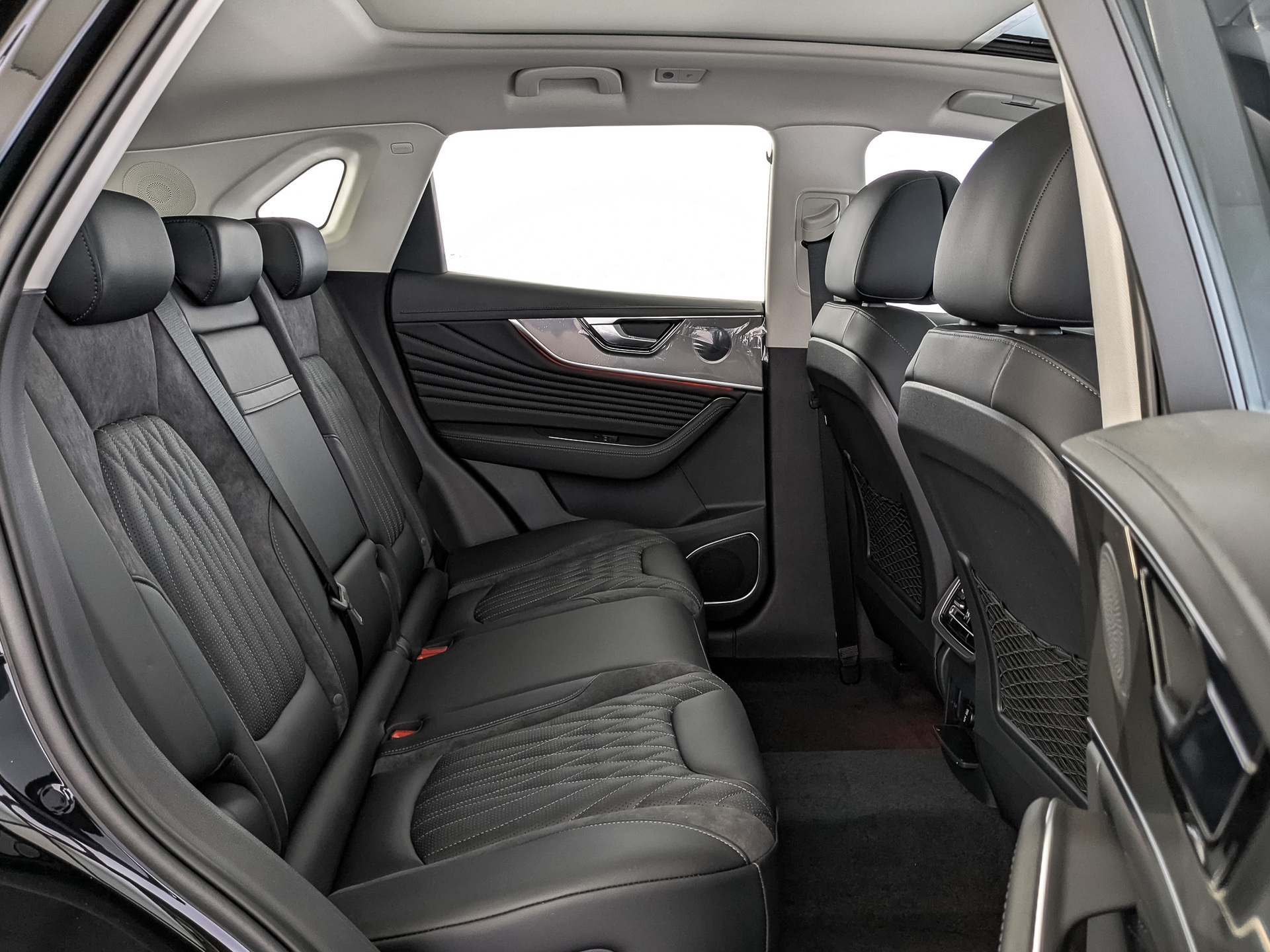 Фото Hongqi HS5 FL Comfort 2.0T/245 8AT 4WD
