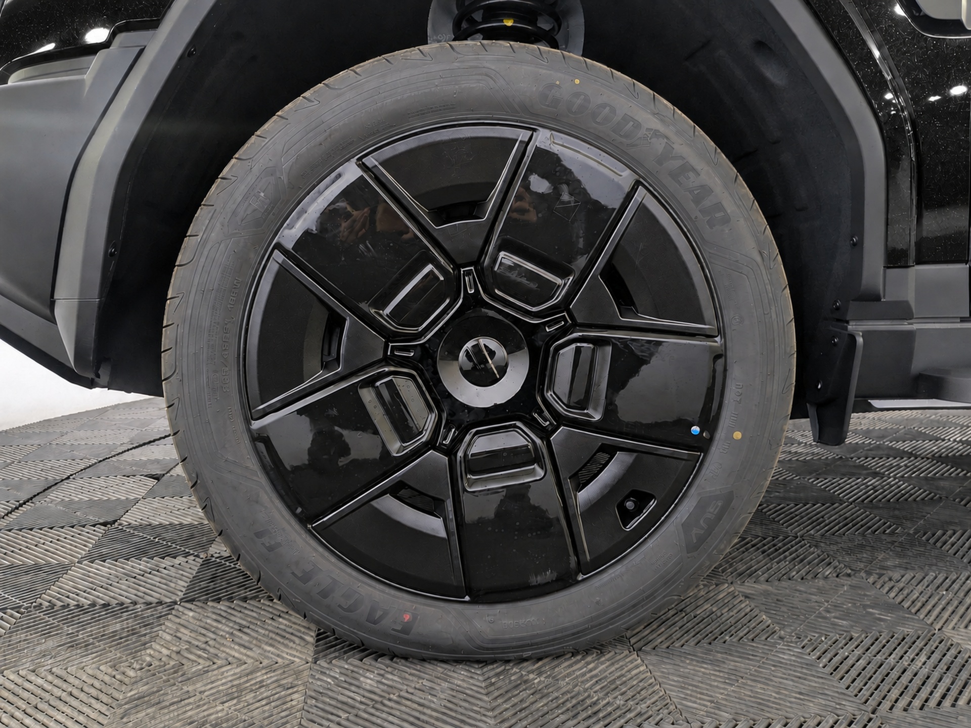 Фото Esteo V27 Премиум 1.5ELH/152 34,3кВт 4WD