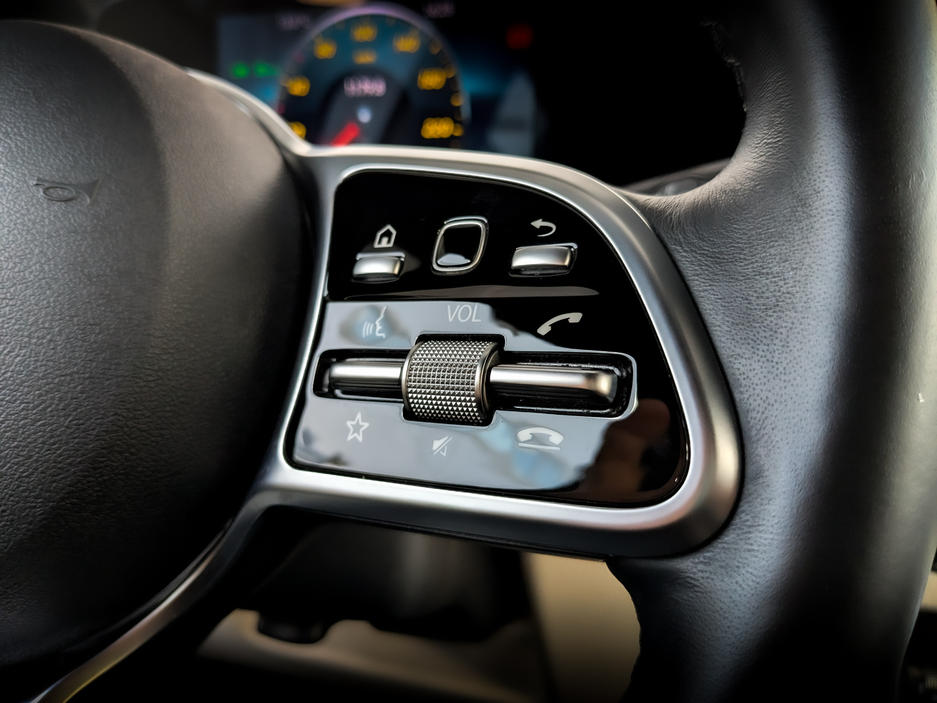 MERCEDES-BENZ GLA 1.30 (150 л.с), автомат, 2020, пробег 39 127 км