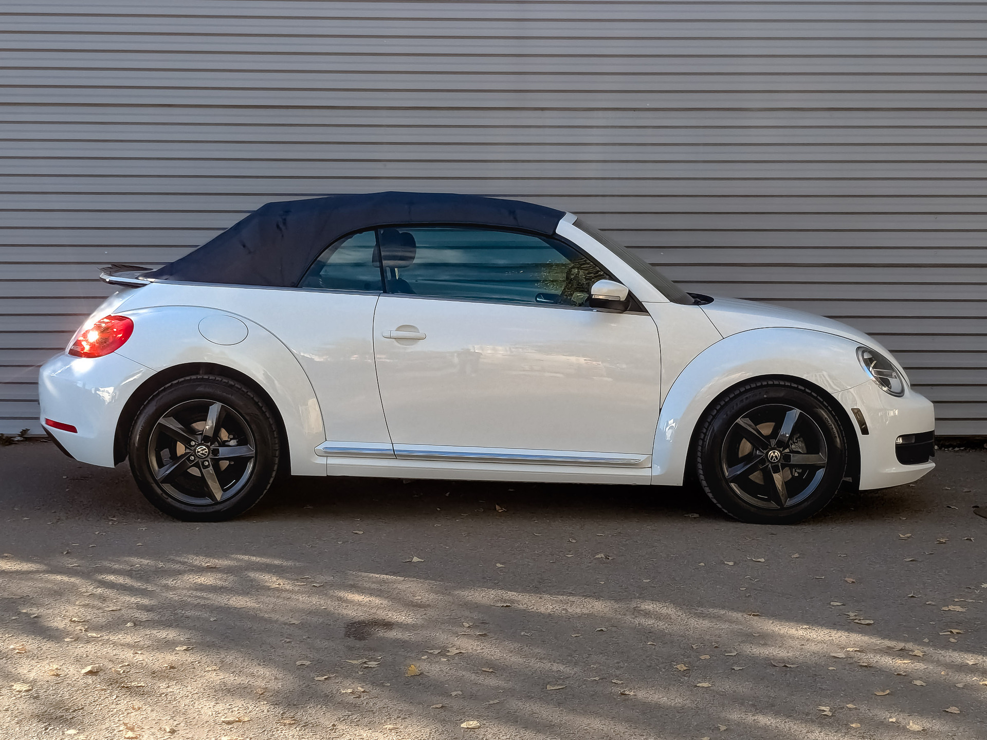 VOLKSWAGEN Beetle 1.80 (170 л.с), автомат, 2016, пробег 153 433 км