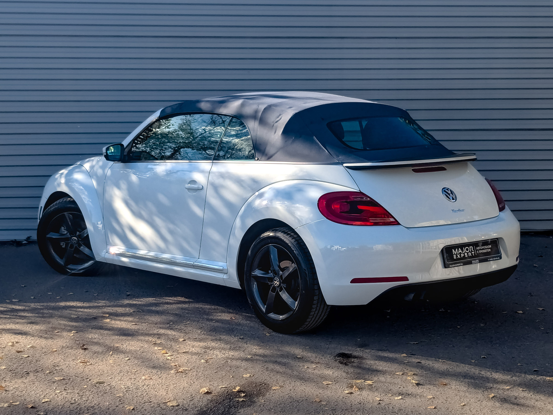 VOLKSWAGEN Beetle 1.80 (170 л.с), автомат, 2016, пробег 153 433 км