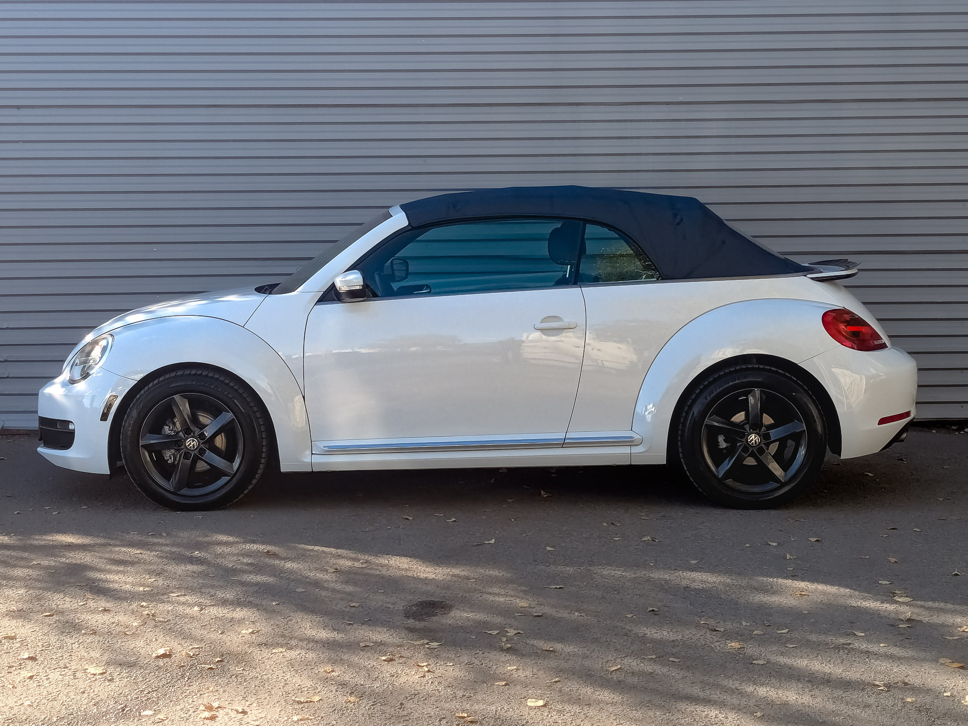 VOLKSWAGEN Beetle 1.80 (170 л.с), автомат, 2016, пробег 153 433 км