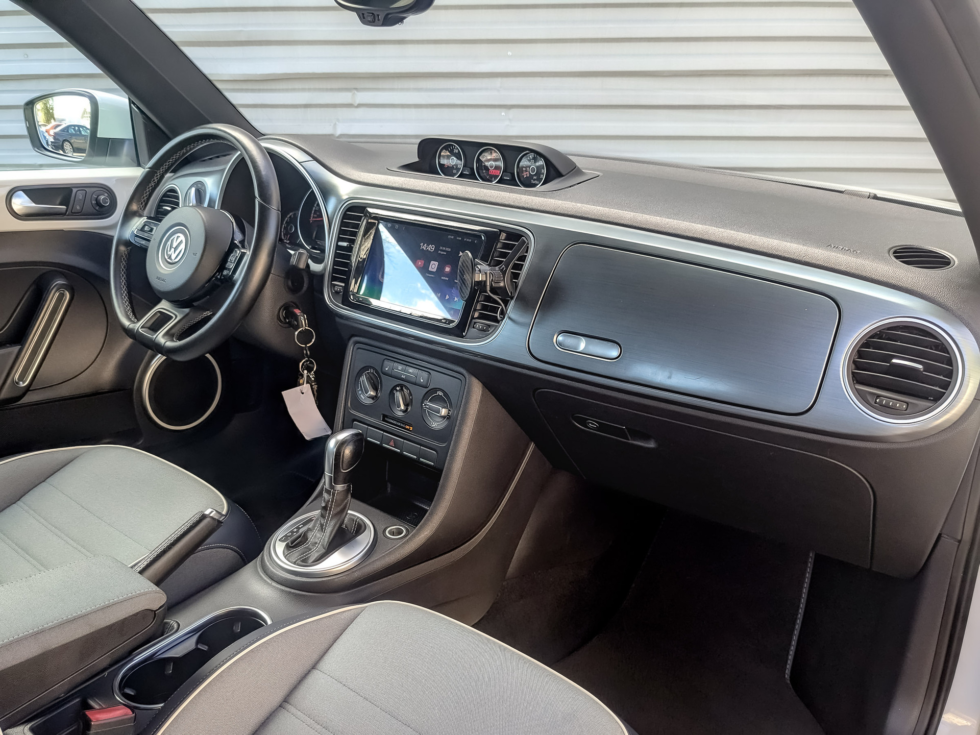 VOLKSWAGEN Beetle 1.80 (170 л.с), автомат, 2016, пробег 153 433 км