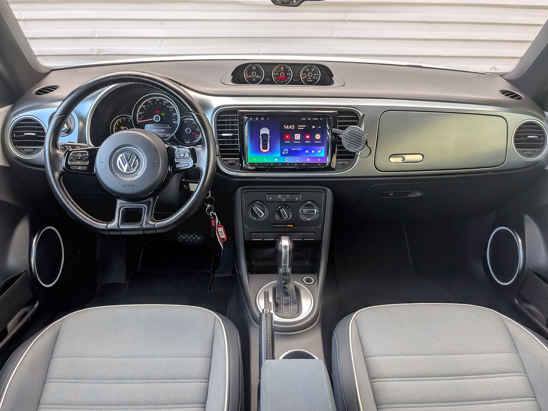 VOLKSWAGEN Beetle 1.80 (170 л.с), автомат, 2016, пробег 153 433 км