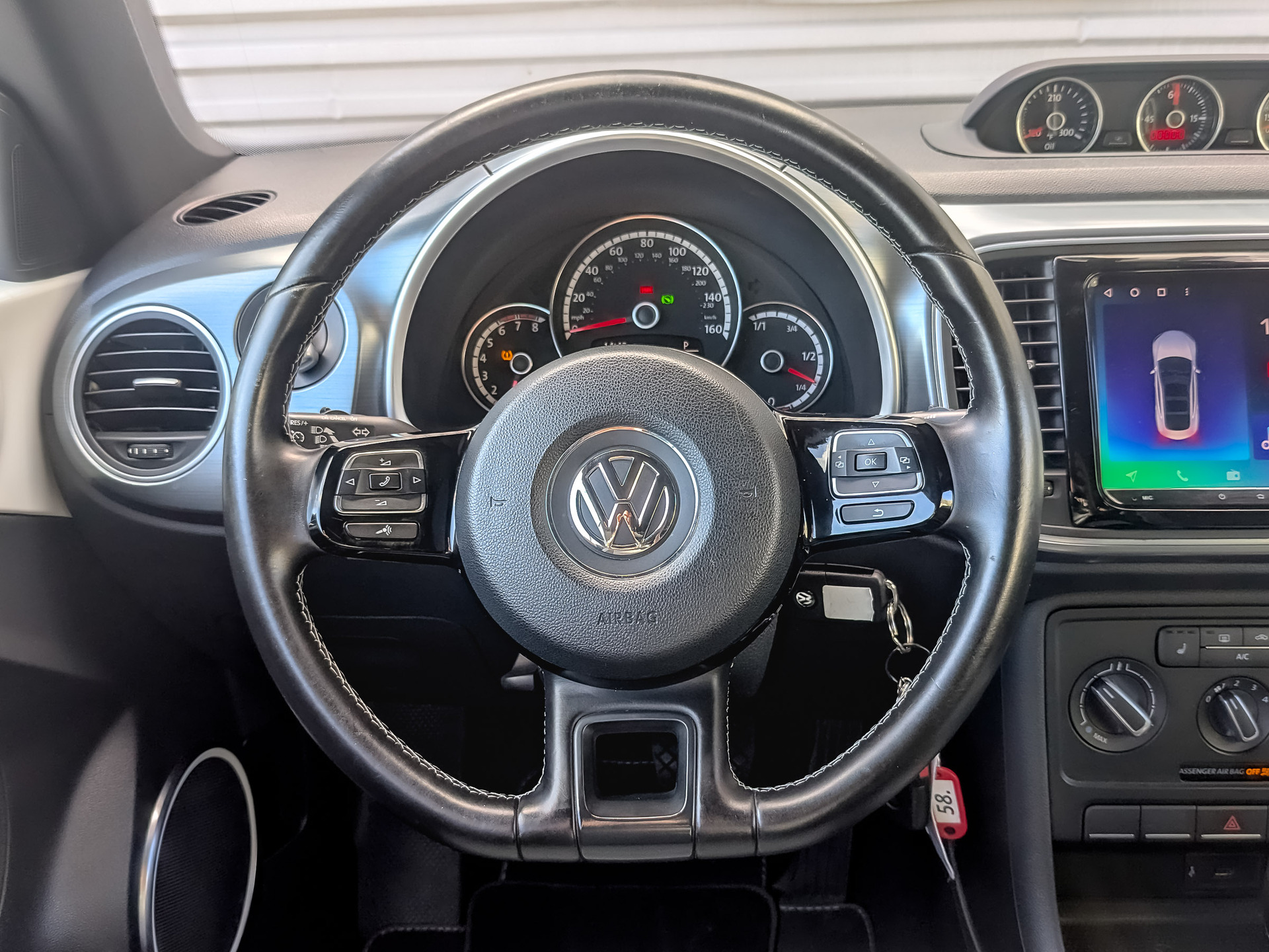 VOLKSWAGEN Beetle 1.80 (170 л.с), автомат, 2016, пробег 153 433 км