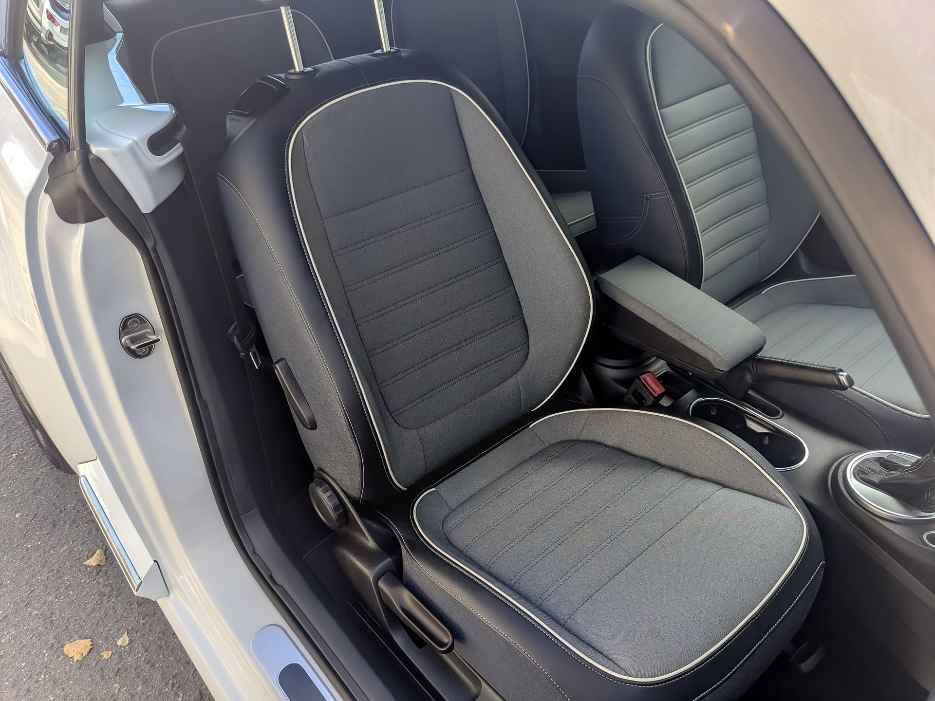 VOLKSWAGEN Beetle 1.80 (170 л.с), автомат, 2016, пробег 153 433 км