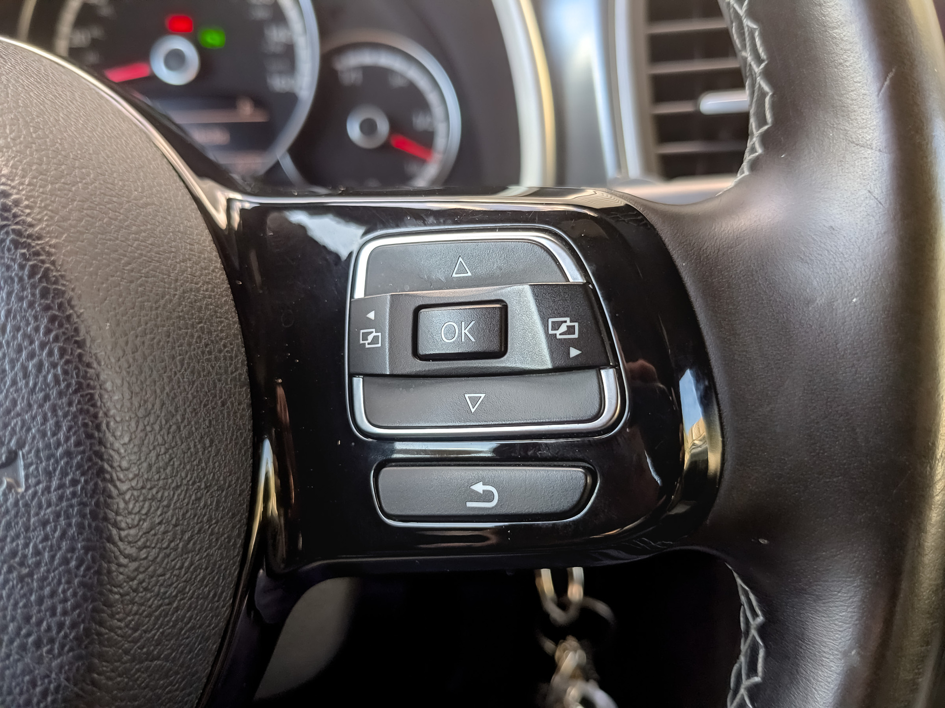 VOLKSWAGEN Beetle 1.80 (170 л.с), автомат, 2016, пробег 153 433 км