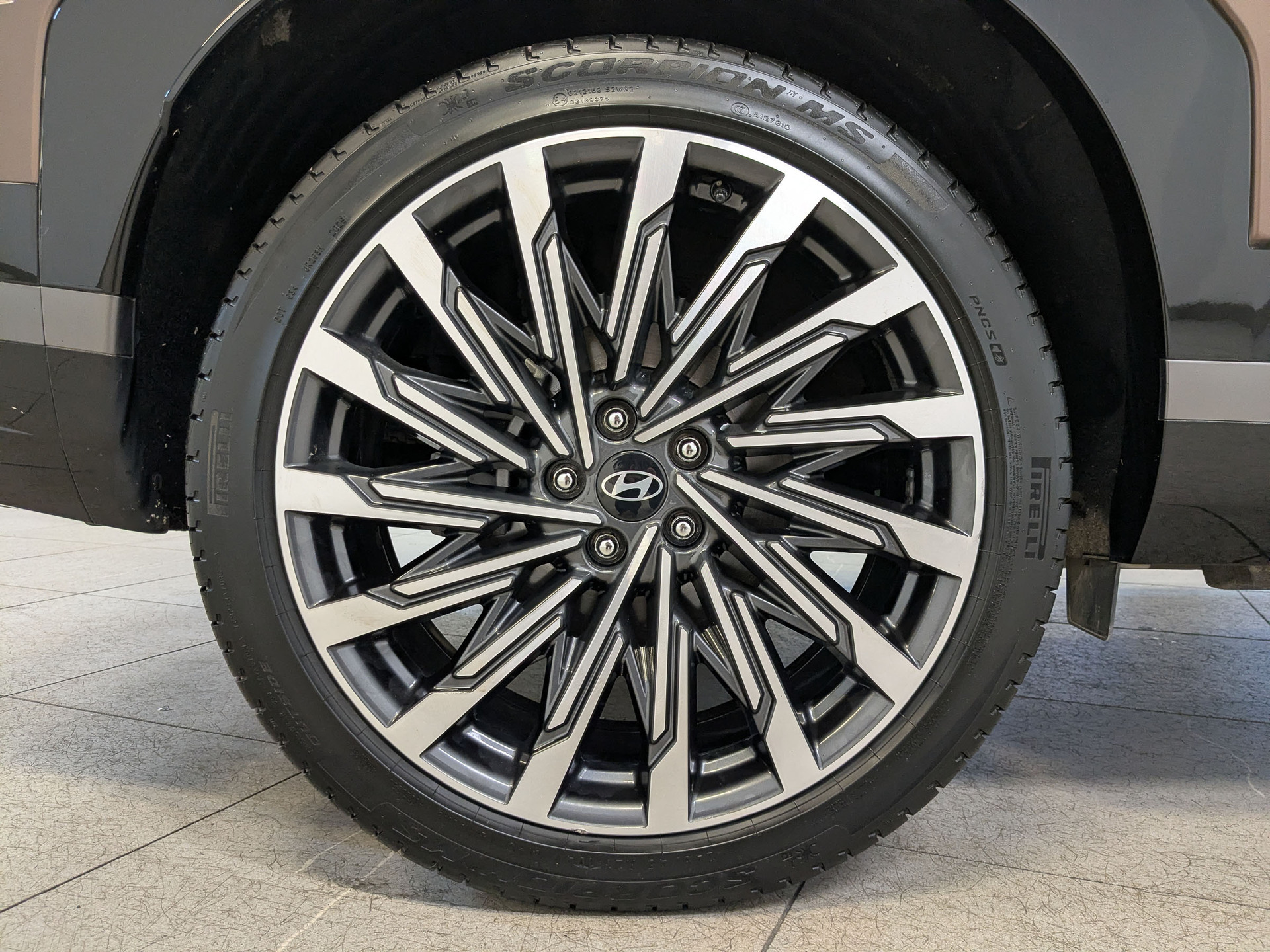 HYUNDAI Santa Fe 2.00 (247 л.с), автомат, 2025, пробег 13 371 км