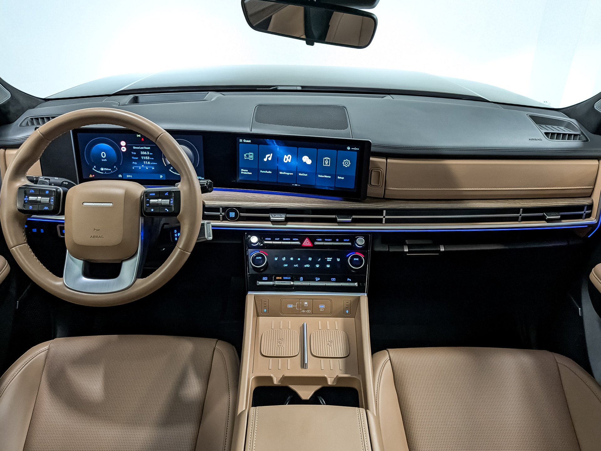 HYUNDAI Santa Fe 2.00 (247 л.с), автомат, 2025, пробег 13 371 км
