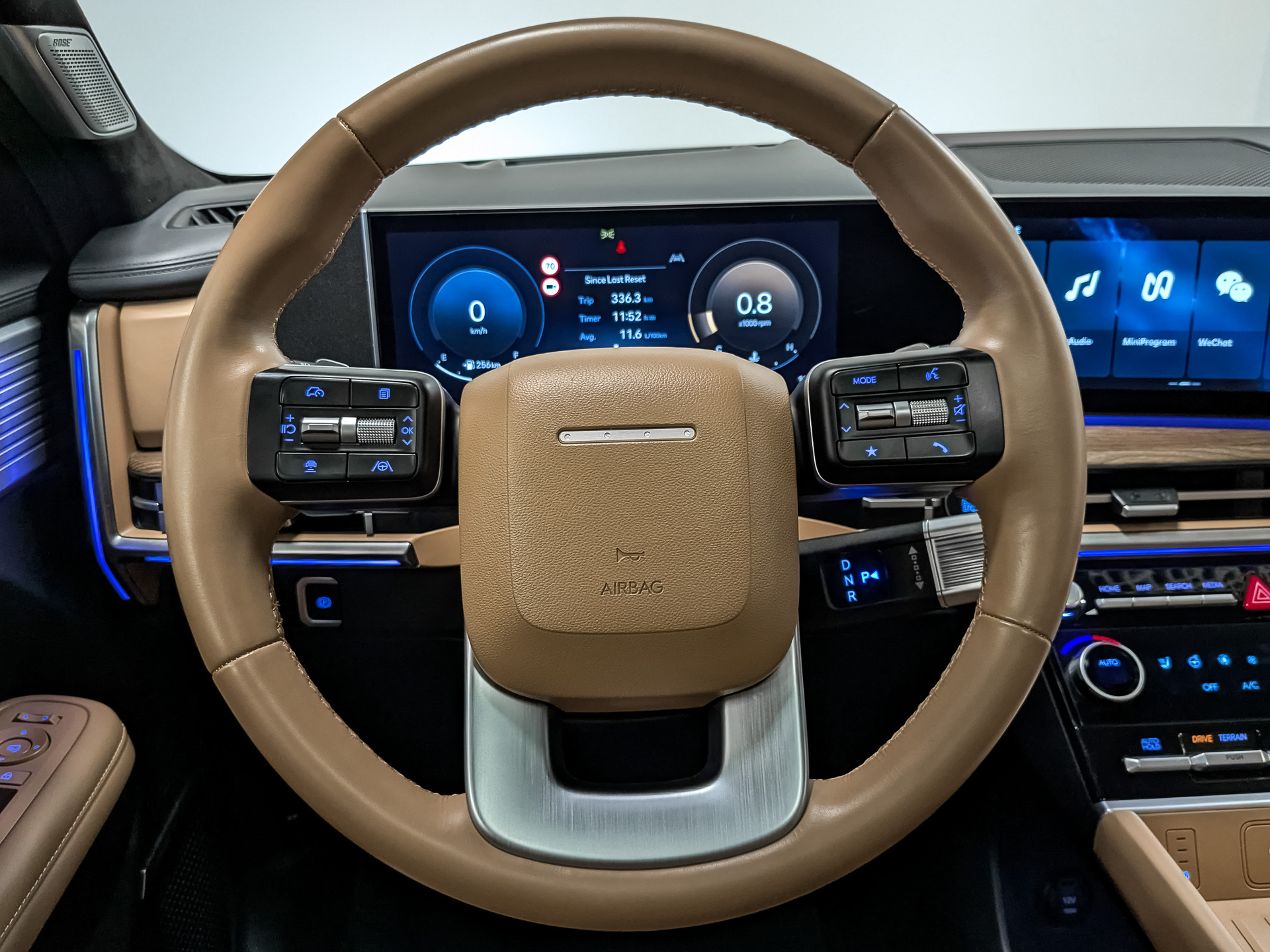 HYUNDAI Santa Fe 2.00 (247 л.с), автомат, 2025, пробег 13 371 км
