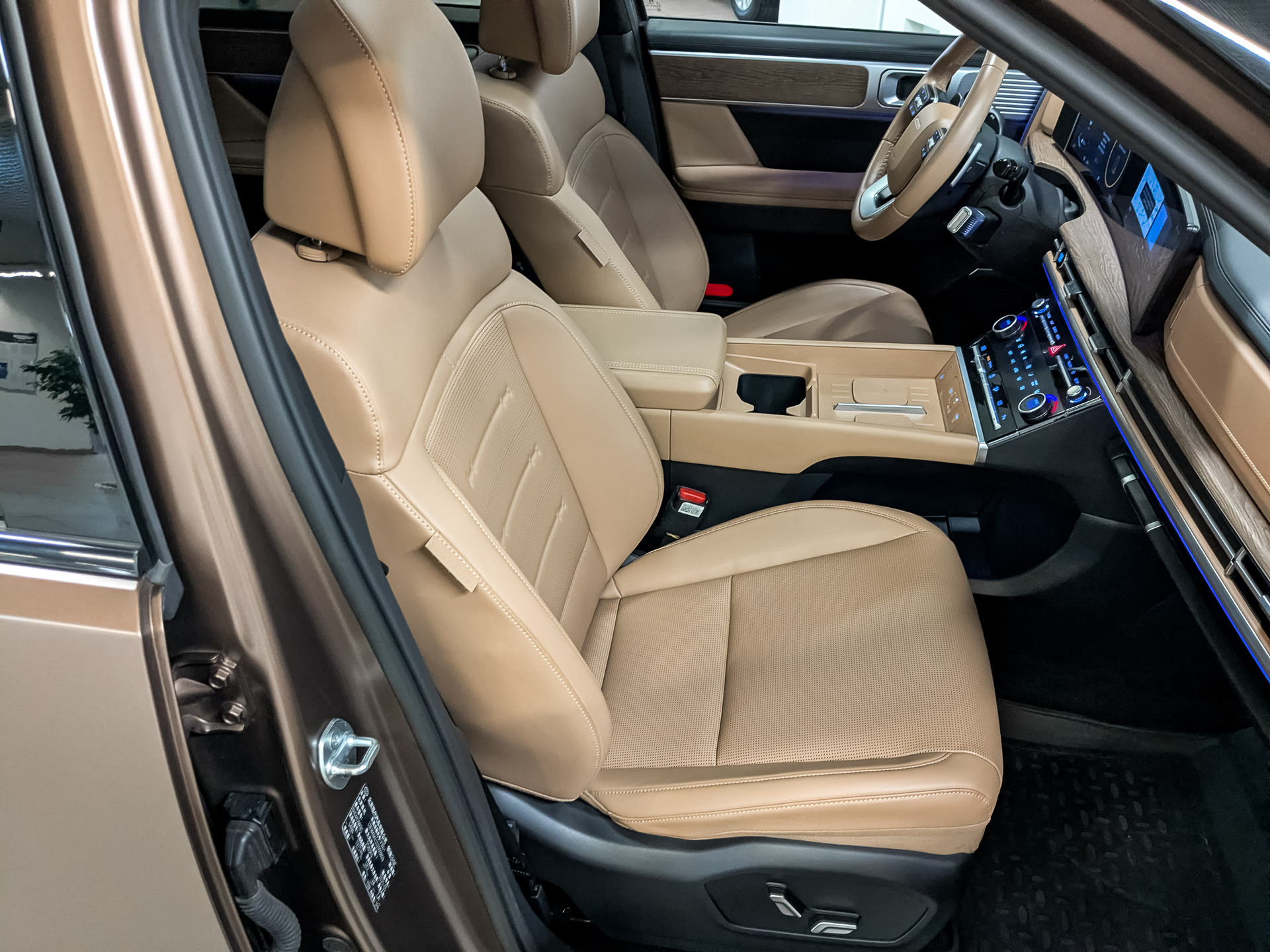 HYUNDAI Santa Fe 2.00 (247 л.с), автомат, 2025, пробег 13 371 км