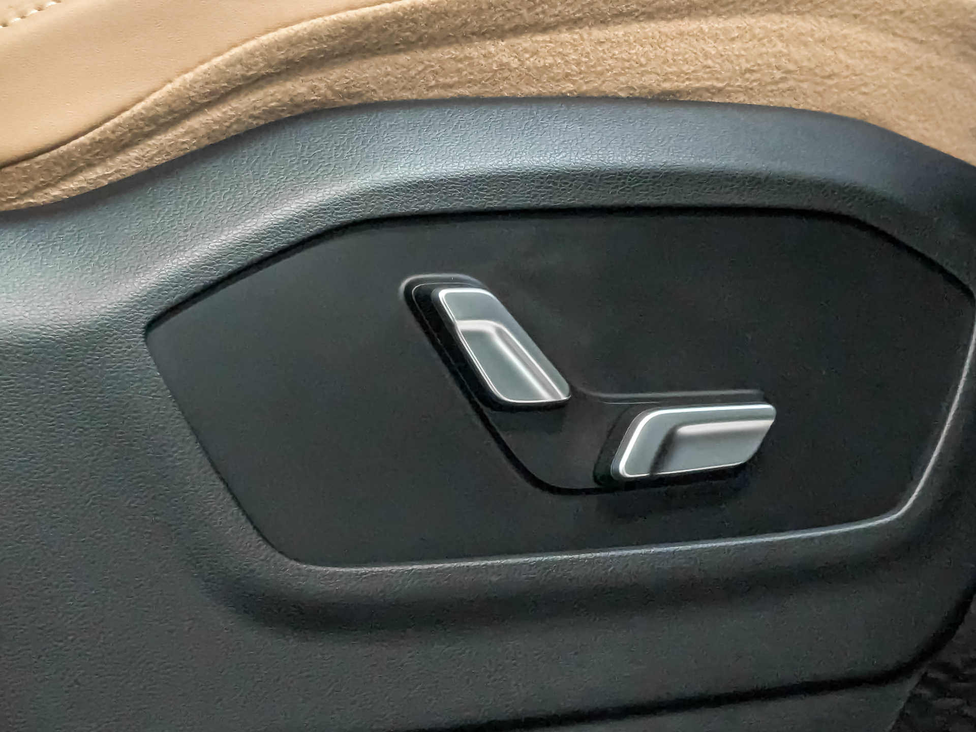 HYUNDAI Santa Fe 2.00 (247 л.с), автомат, 2025, пробег 13 371 км