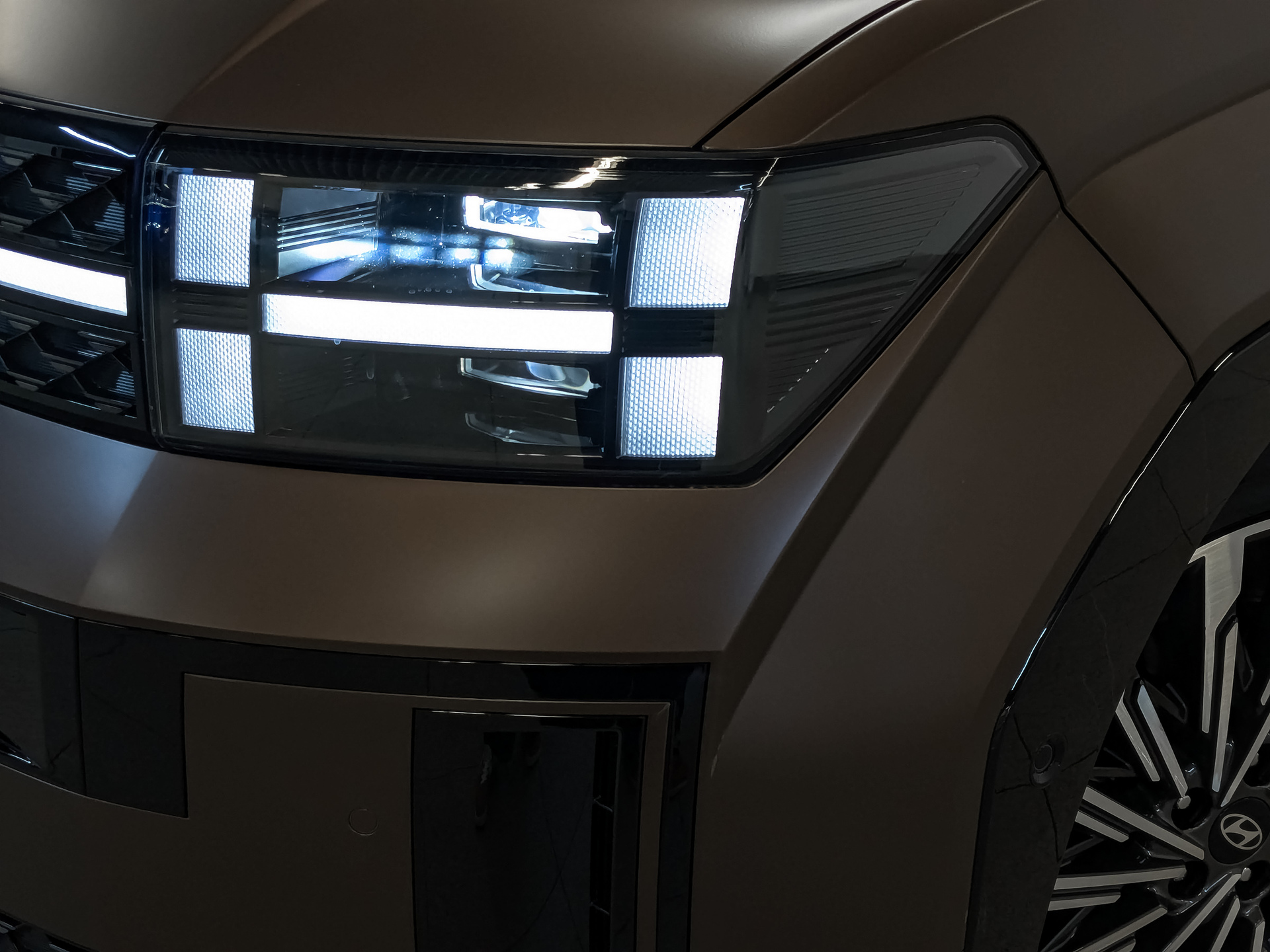 HYUNDAI Santa Fe 2.00 (247 л.с), автомат, 2025, пробег 13 371 км