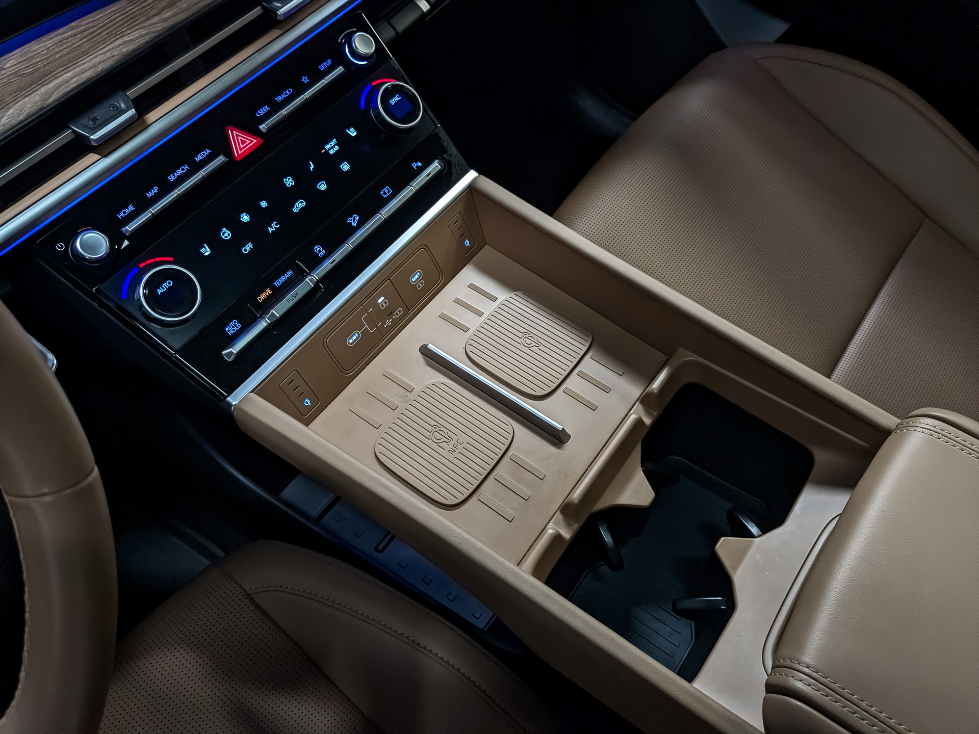 HYUNDAI Santa Fe 2.00 (247 л.с), автомат, 2025, пробег 13 371 км