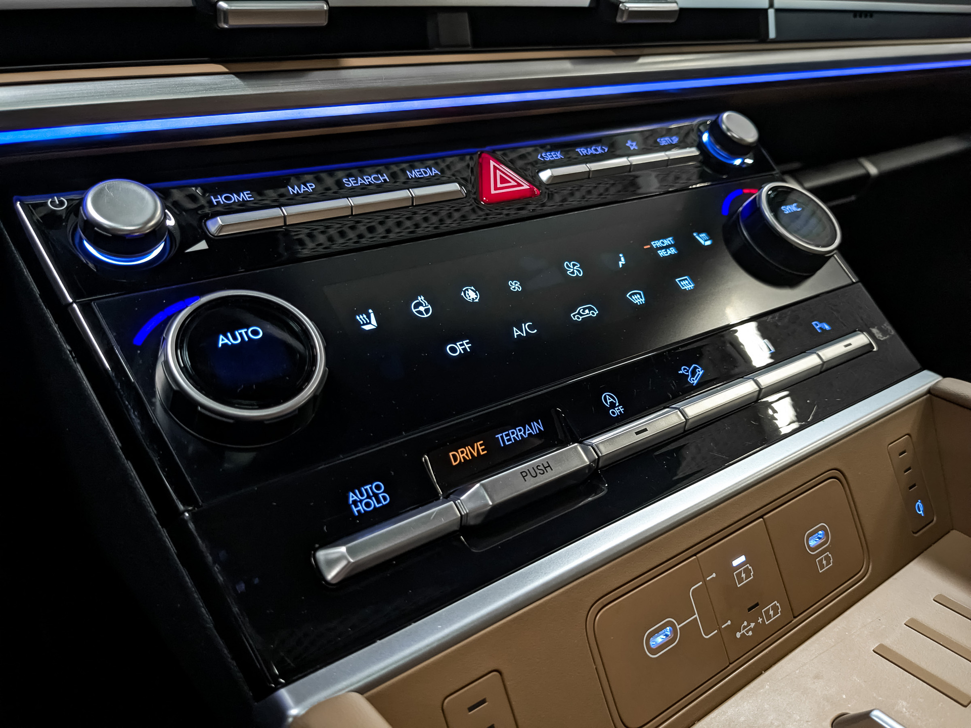 HYUNDAI Santa Fe 2.00 (247 л.с), автомат, 2025, пробег 13 371 км