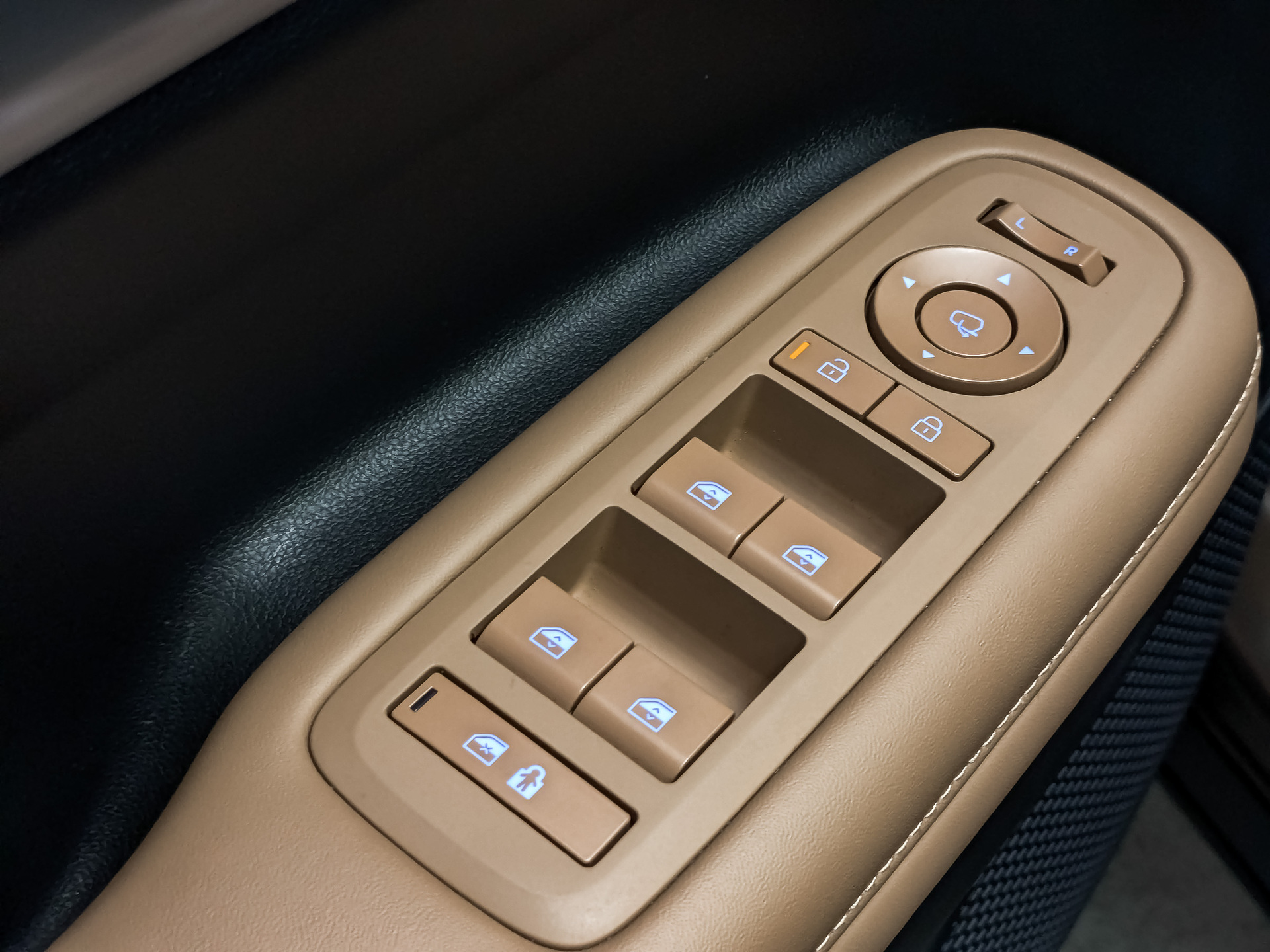 HYUNDAI Santa Fe 2.00 (247 л.с), автомат, 2025, пробег 13 371 км