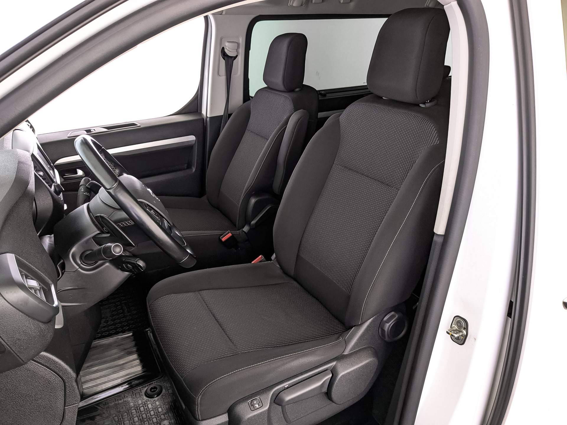 OPEL Zafira Life 2.00 (150 л.с), автомат, 2021, пробег 74 900 км