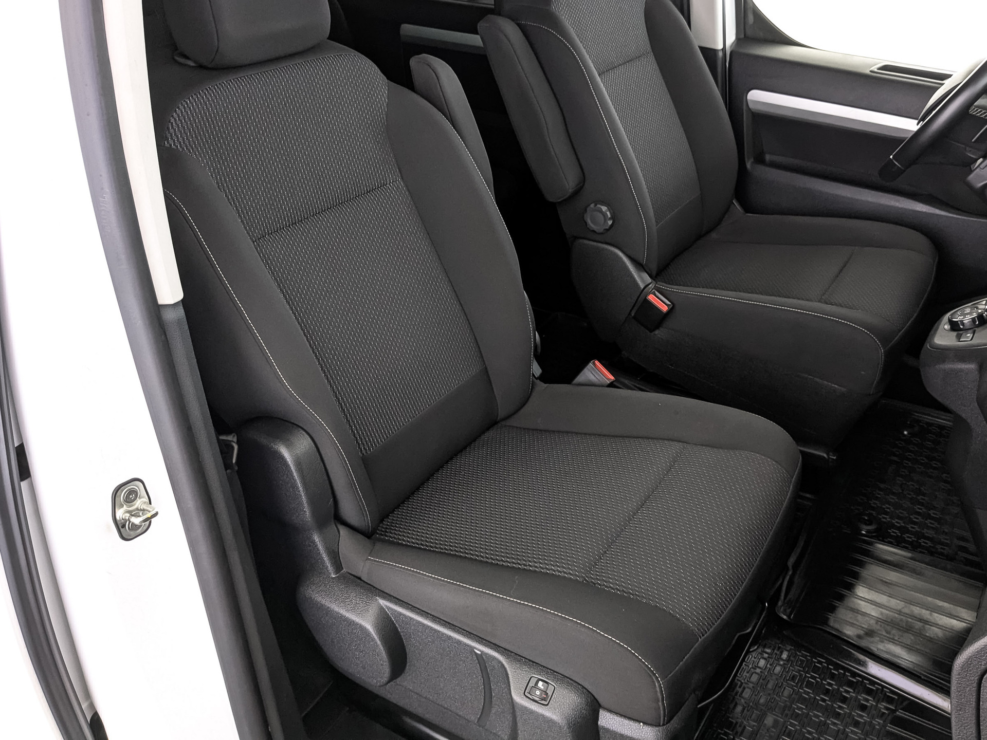 OPEL Zafira Life 2.00 (150 л.с), автомат, 2021, пробег 74 900 км