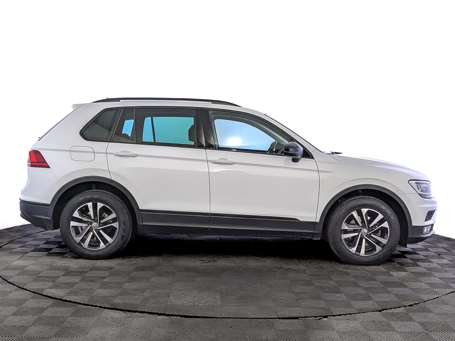 VOLKSWAGEN Tiguan 1.40 (150 л.с), автомат, 2020, пробег 54 391 км