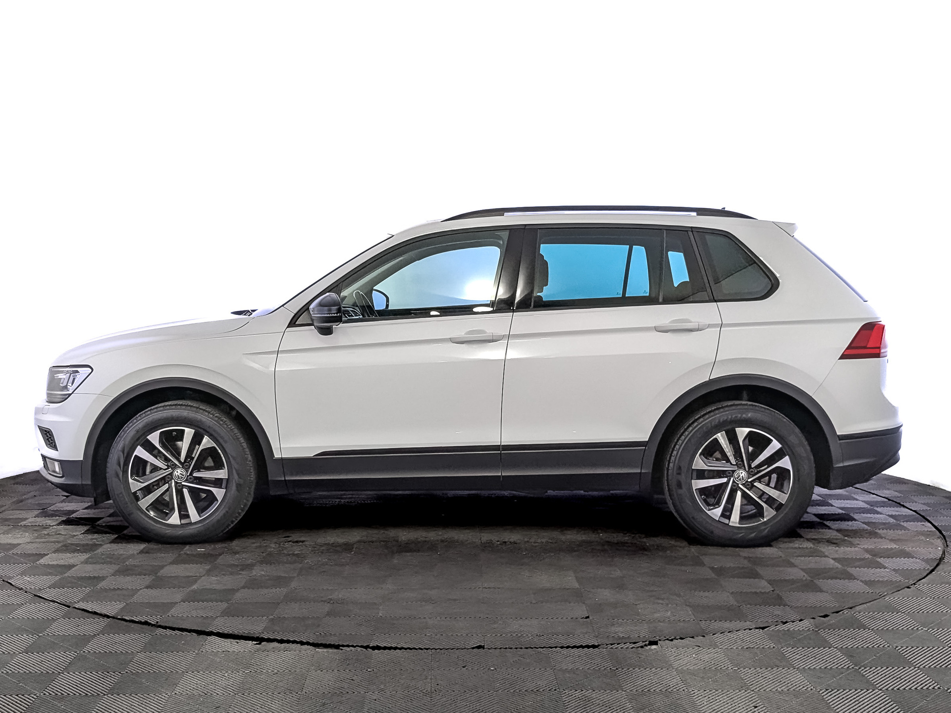 VOLKSWAGEN Tiguan 1.40 (150 л.с), автомат, 2020, пробег 54 391 км