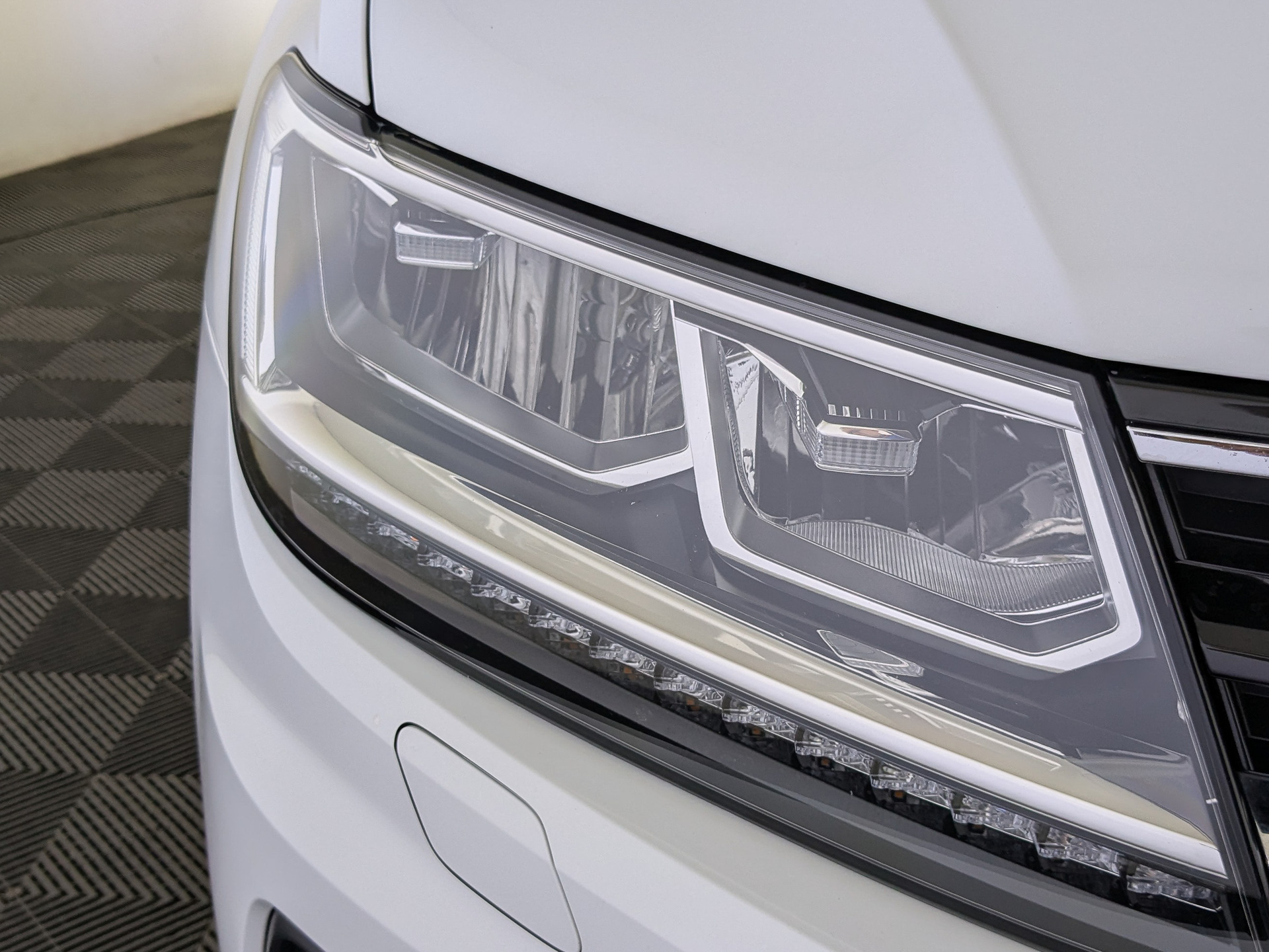 VOLKSWAGEN Tiguan 1.40 (150 л.с), автомат, 2020, пробег 54 391 км