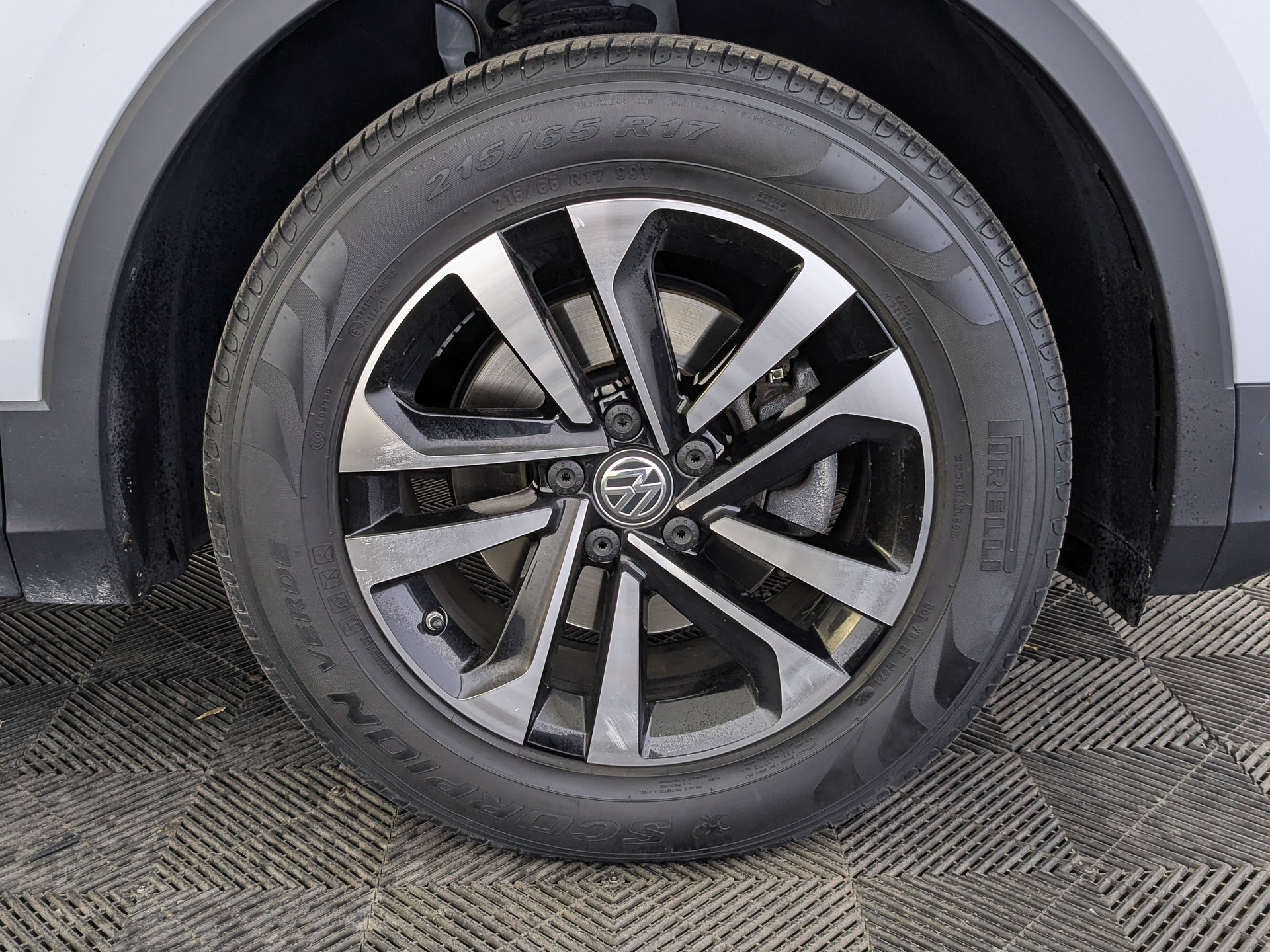 VOLKSWAGEN Tiguan 1.40 (150 л.с), автомат, 2020, пробег 54 391 км