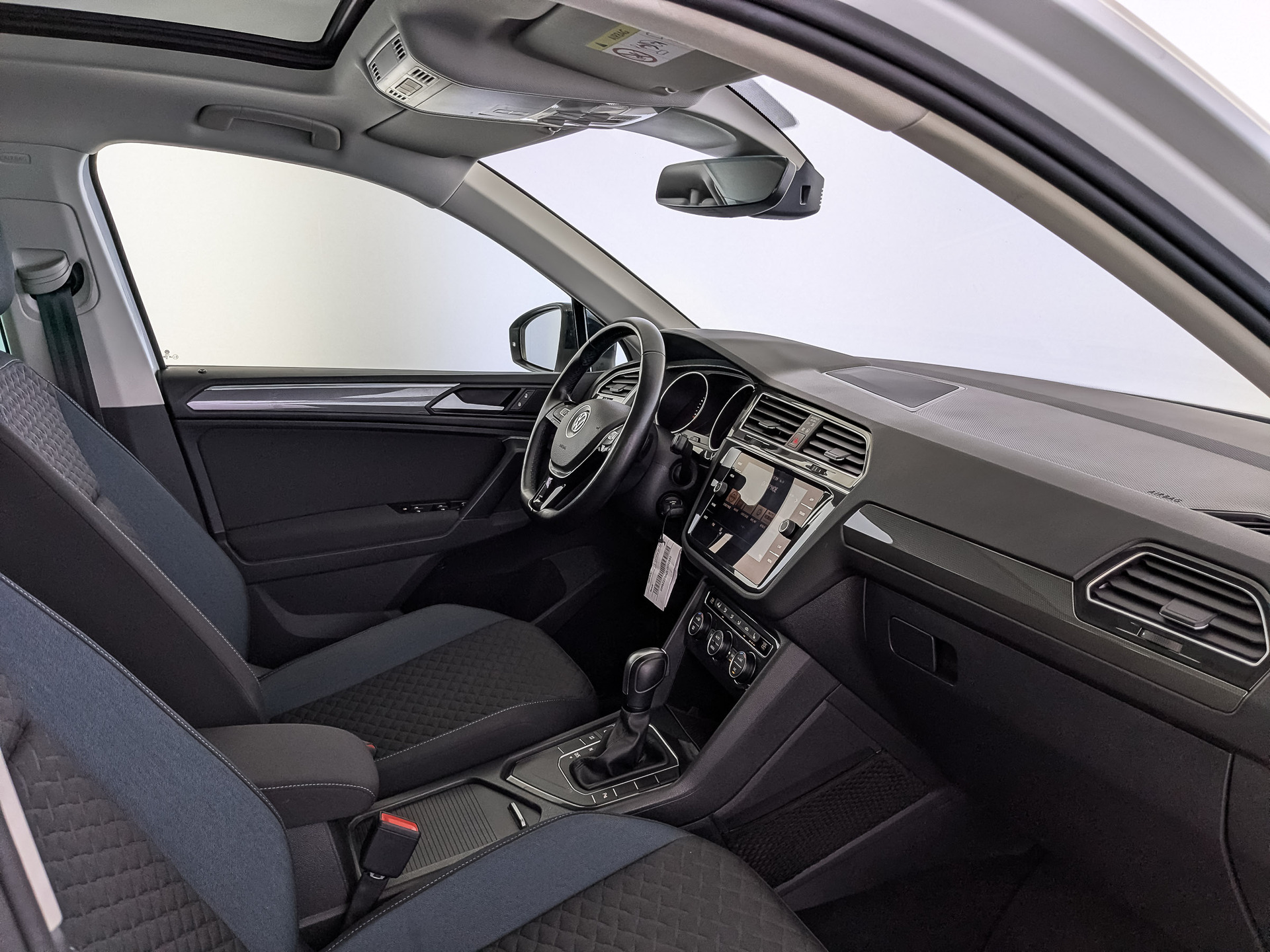 VOLKSWAGEN Tiguan 1.40 (150 л.с), автомат, 2020, пробег 54 391 км