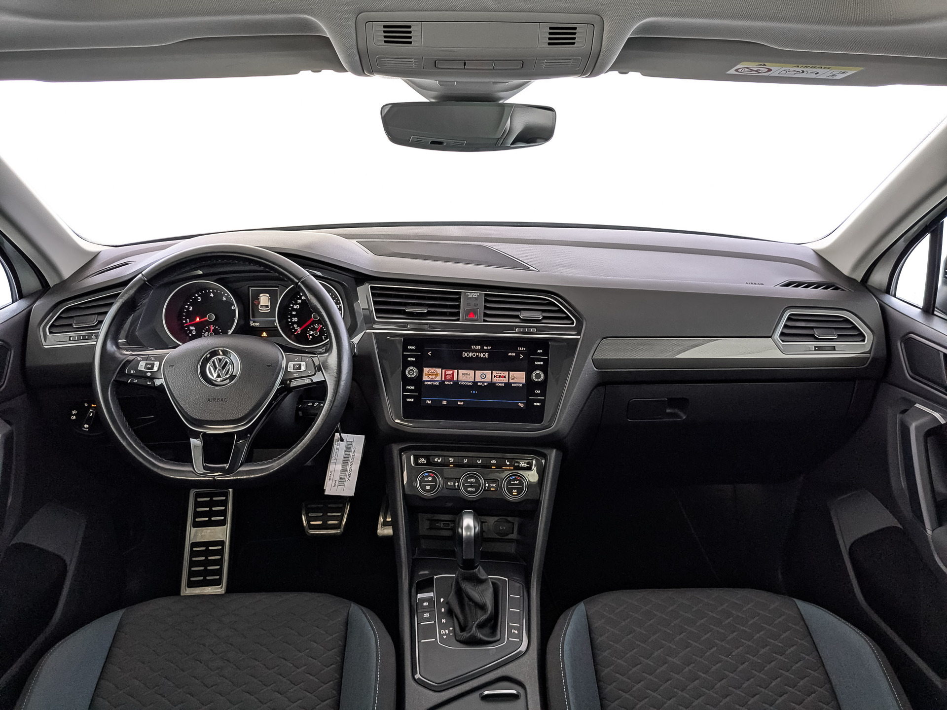 VOLKSWAGEN Tiguan 1.40 (150 л.с), автомат, 2020, пробег 54 391 км