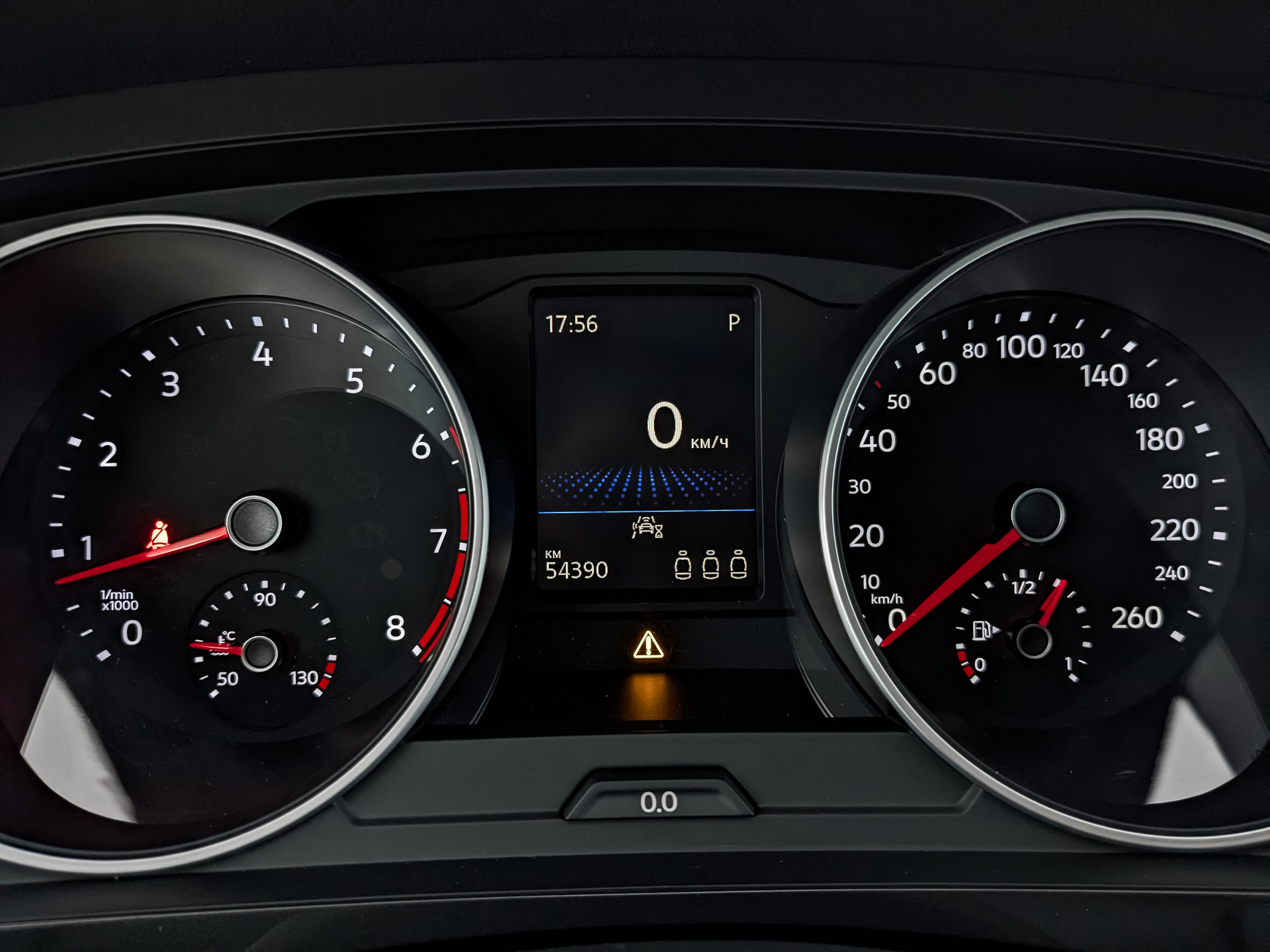 VOLKSWAGEN Tiguan 1.40 (150 л.с), автомат, 2020, пробег 54 391 км