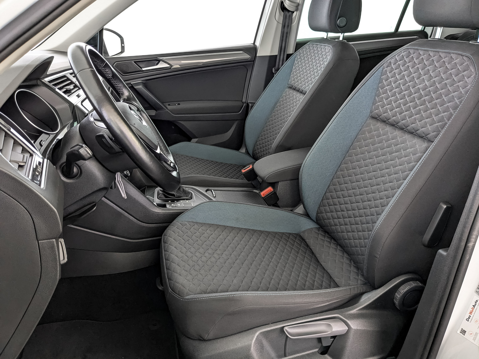 VOLKSWAGEN Tiguan 1.40 (150 л.с), автомат, 2020, пробег 54 391 км