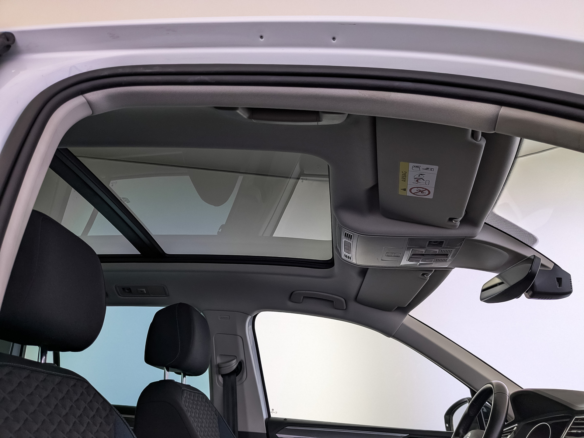 VOLKSWAGEN Tiguan 1.40 (150 л.с), автомат, 2020, пробег 54 391 км