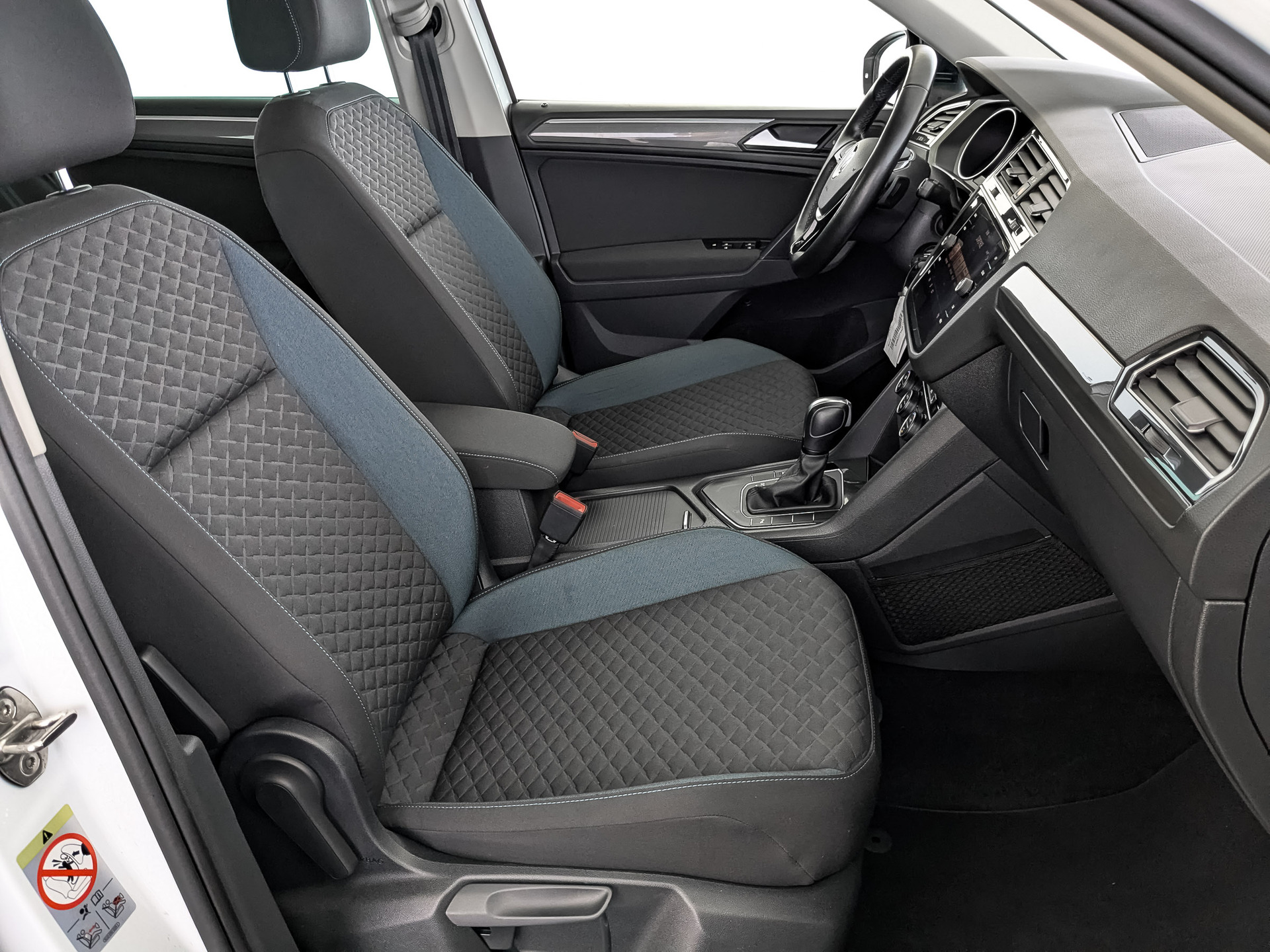 VOLKSWAGEN Tiguan 1.40 (150 л.с), автомат, 2020, пробег 54 391 км