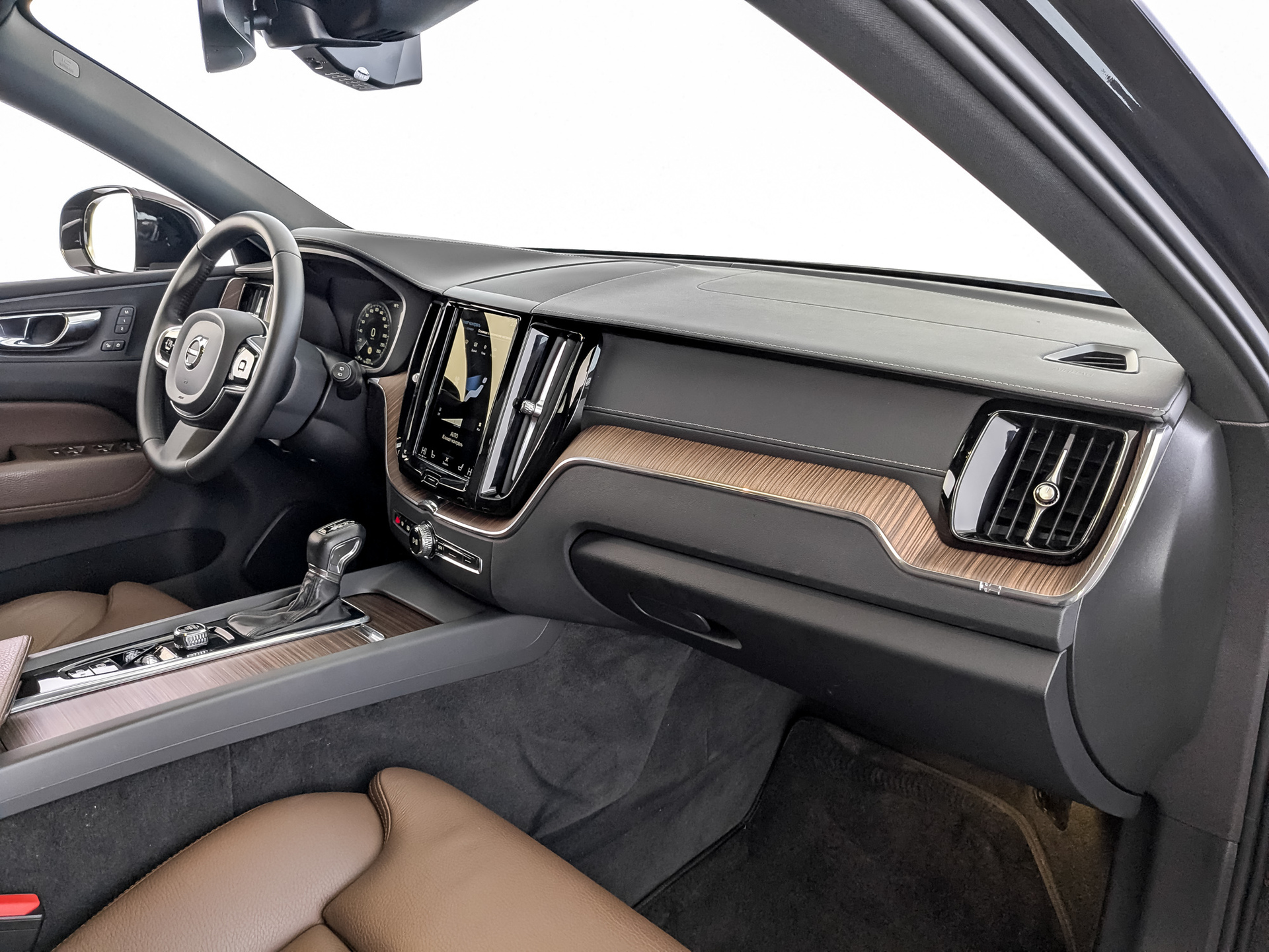 VOLVO XC60 2.00 (249 л.с), автомат, 2020, пробег 46 592 км