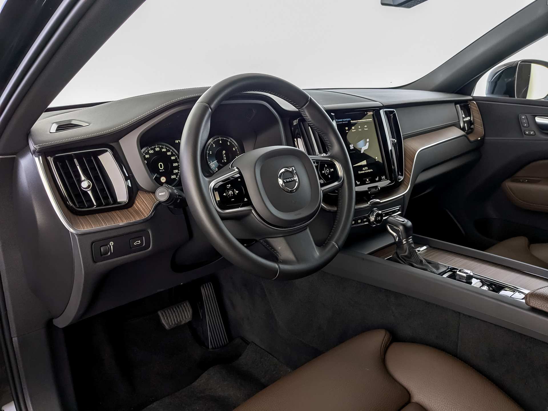 VOLVO XC60 2.00 (249 л.с), автомат, 2020, пробег 46 592 км
