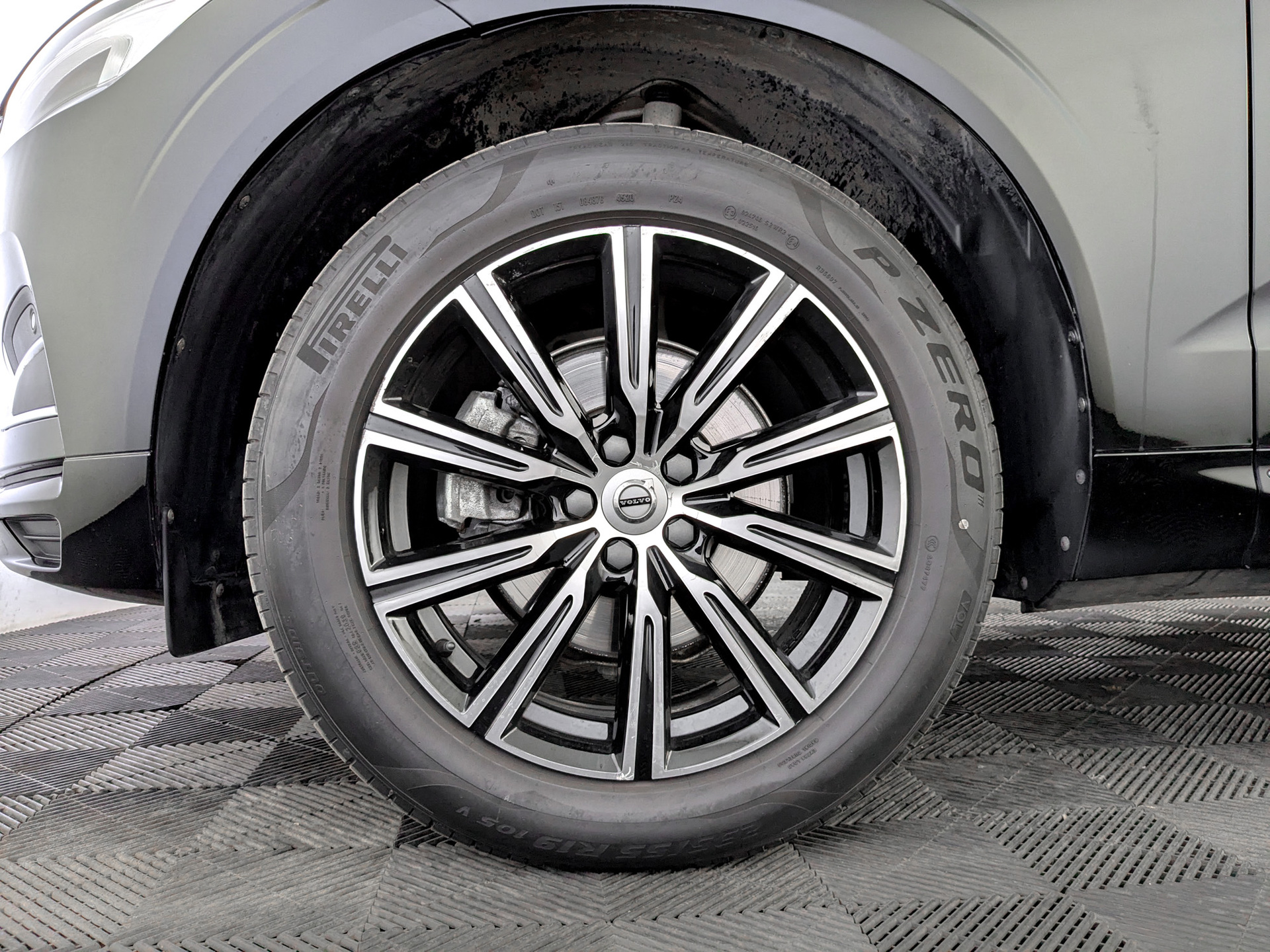 VOLVO XC60 2.00 (249 л.с), автомат, 2020, пробег 46 592 км
