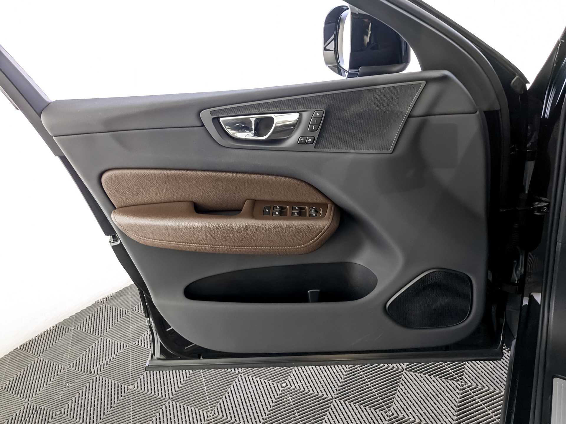 VOLVO XC60 2.00 (249 л.с), автомат, 2020, пробег 46 592 км