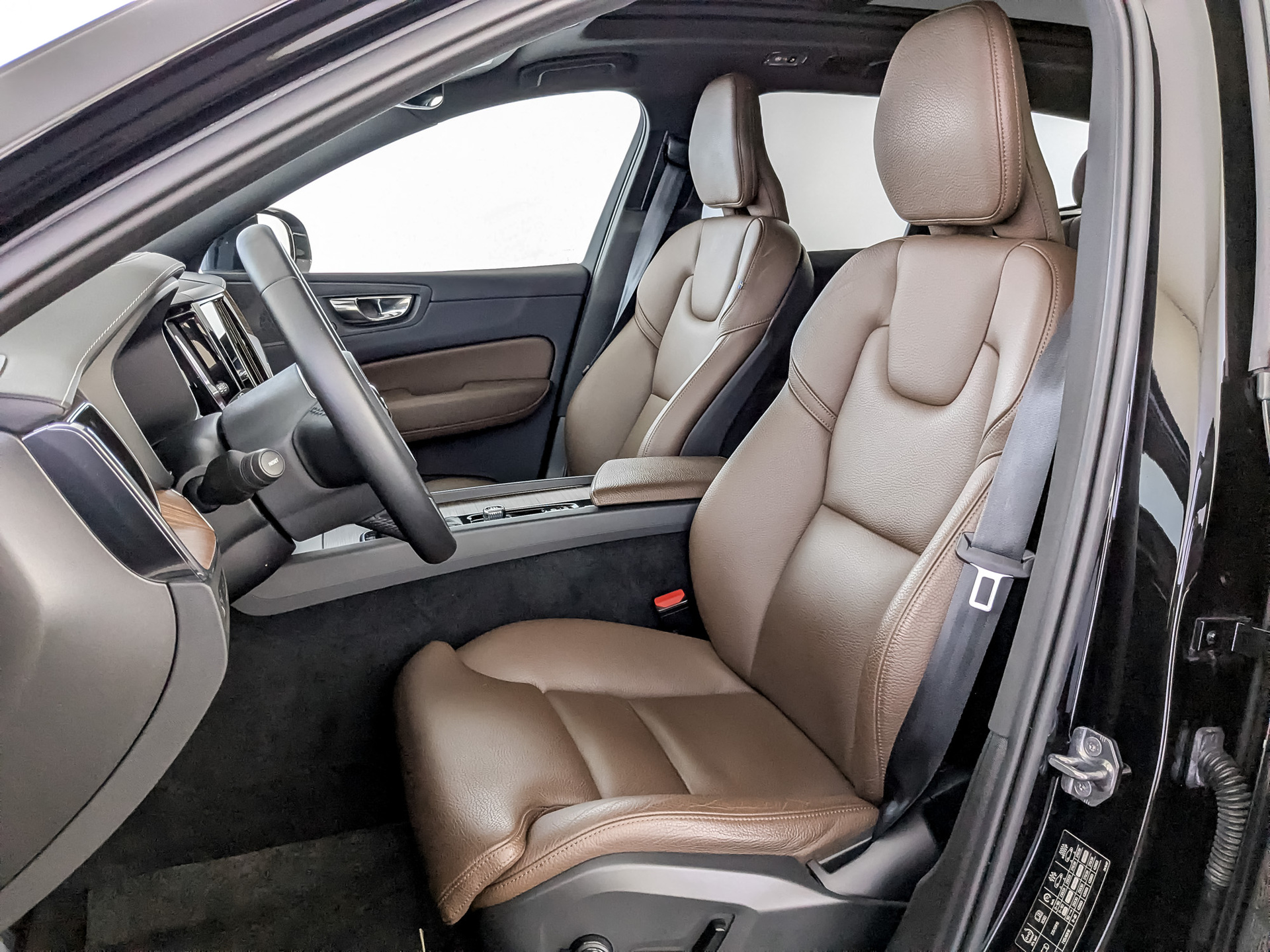 VOLVO XC60 2.00 (249 л.с), автомат, 2020, пробег 46 592 км