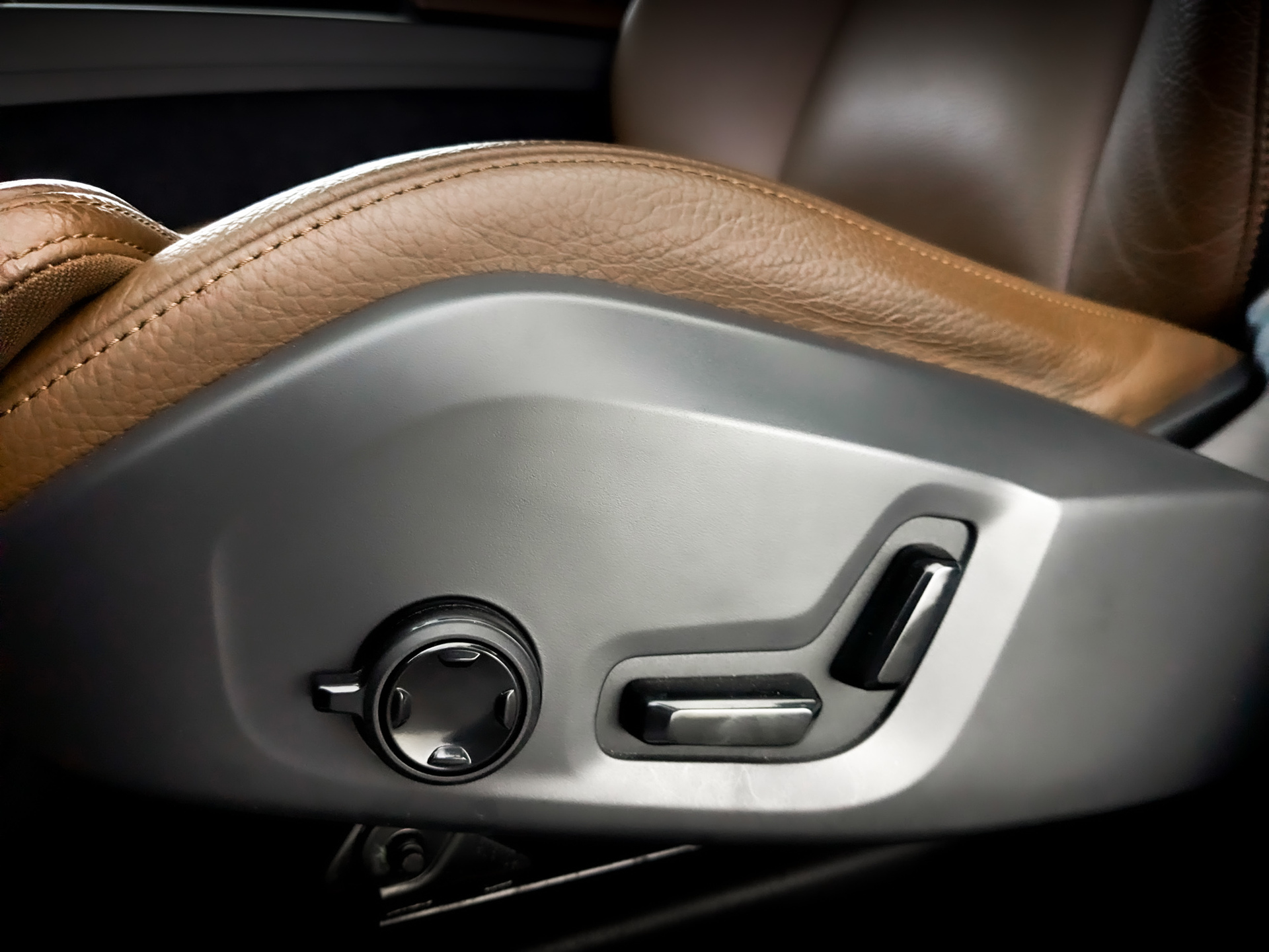 VOLVO XC60 2.00 (249 л.с), автомат, 2020, пробег 46 592 км