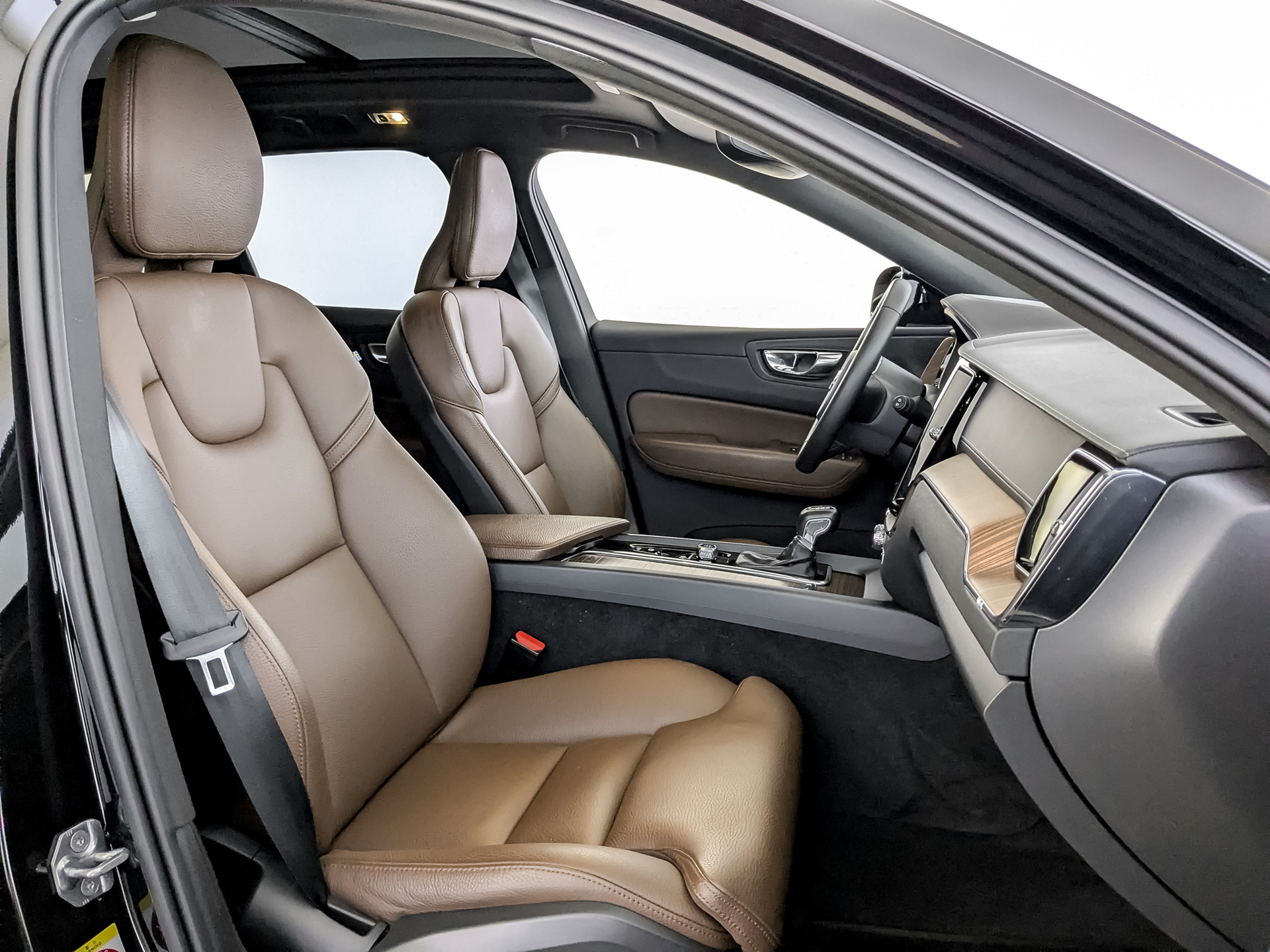 VOLVO XC60 2.00 (249 л.с), автомат, 2020, пробег 46 592 км