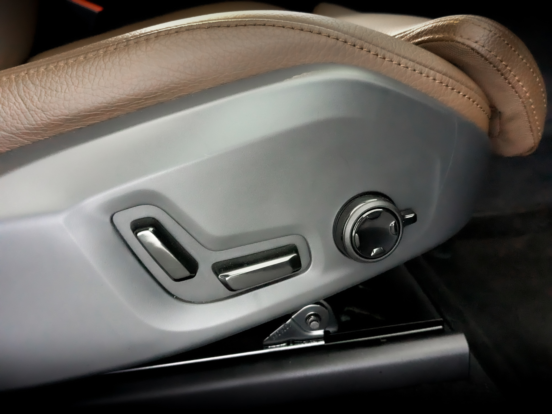 VOLVO XC60 2.00 (249 л.с), автомат, 2020, пробег 46 592 км