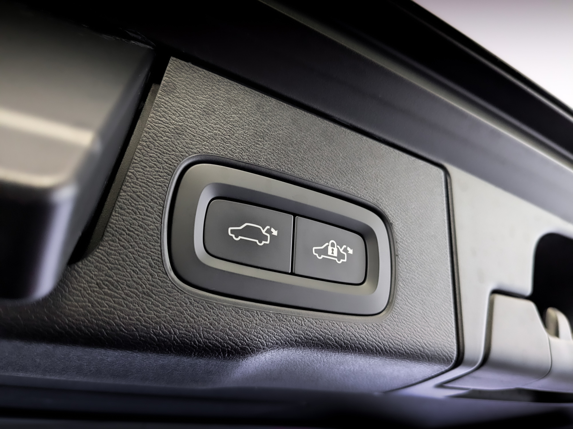 VOLVO XC60 2.00 (249 л.с), автомат, 2020, пробег 46 592 км