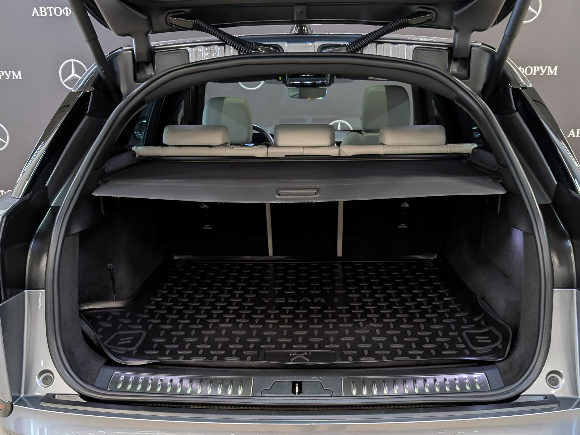 LAND ROVER Range Rover Velar 2.00 (248 л.с), автомат, 2022, пробег 82 300 км