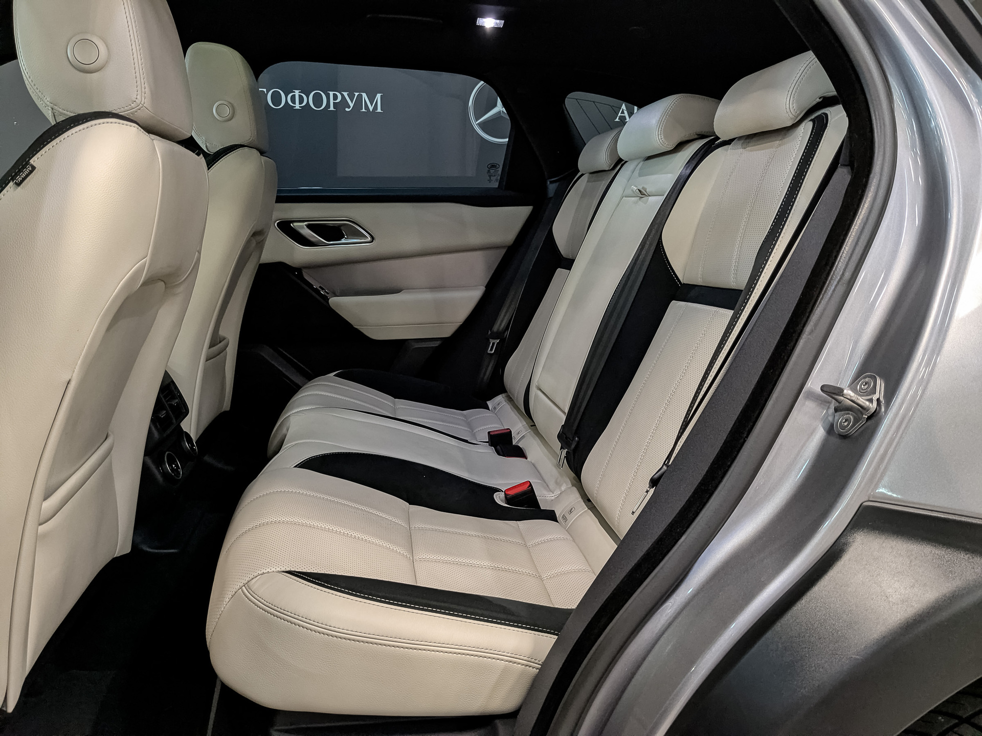 LAND ROVER Range Rover Velar 2.00 (248 л.с), автомат, 2022, пробег 82 300 км